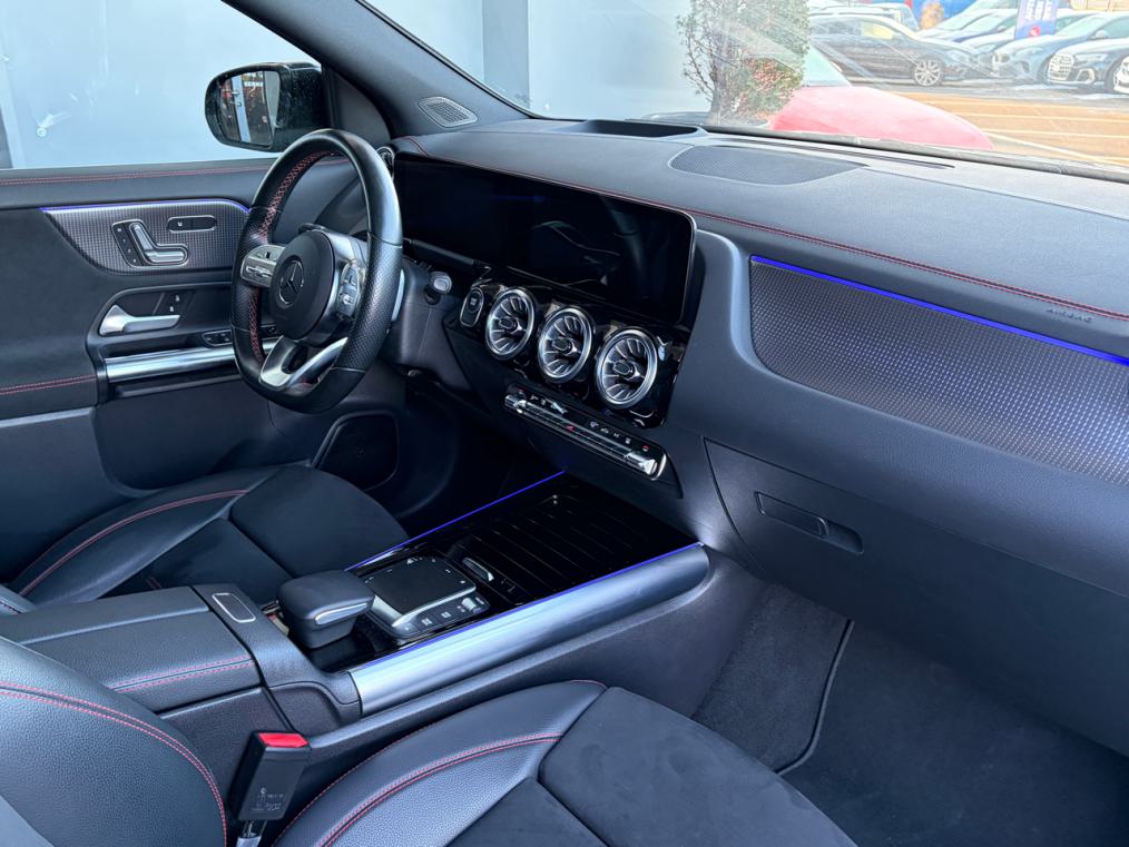 MERCEDES-BENZ EQA 300 AMG Line 4Matic-image-9