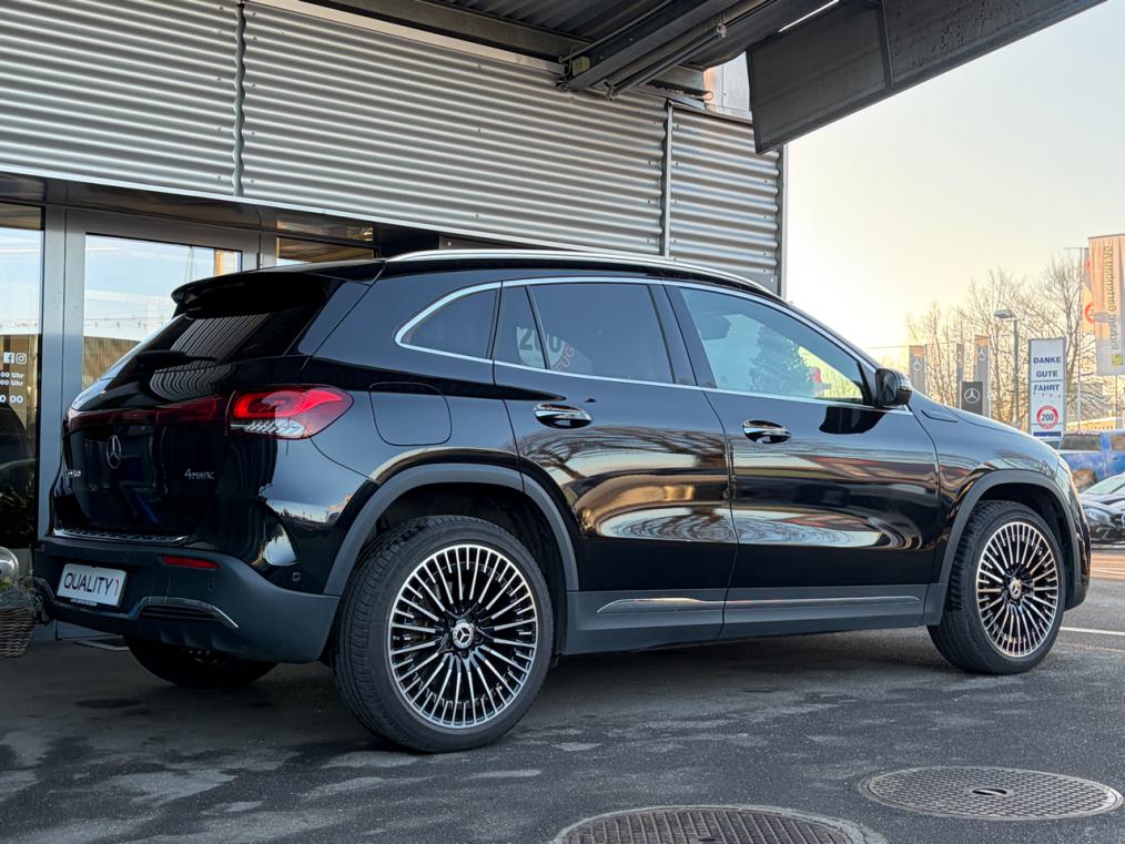 MERCEDES-BENZ EQA 300 AMG Line 4Matic-showroom-element-2