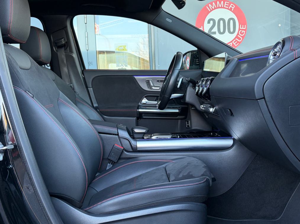 MERCEDES-BENZ EQA 300 AMG Line 4Matic-image-10