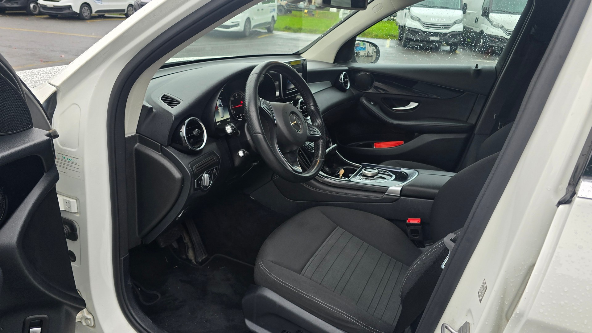 MERCEDES-BENZ GLC 220 d 4Matic 9G-Tronic-image-8