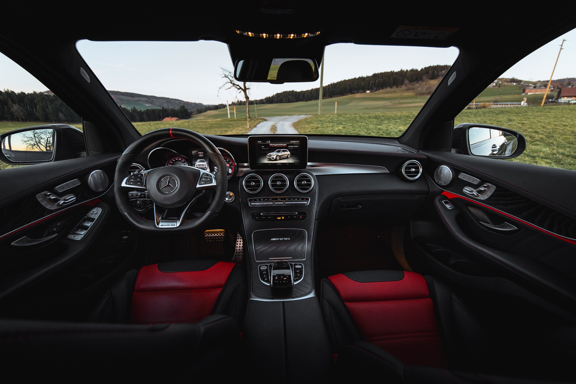 MERCEDES-BENZ GLC 63 S AMG 4Matic+ 9G-Tronic-image-12