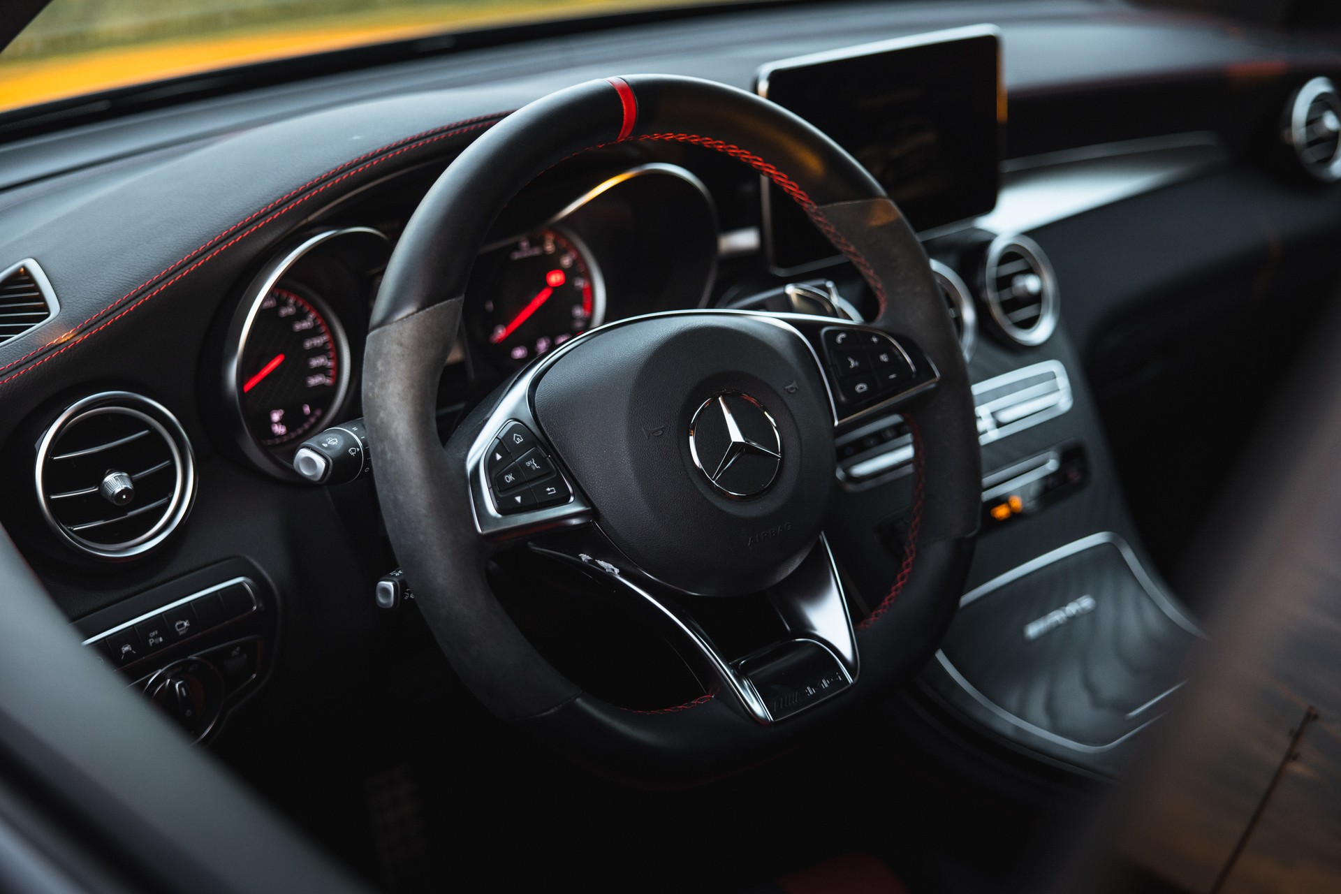 MERCEDES-BENZ GLC 63 S AMG 4Matic+ 9G-Tronic-image-11