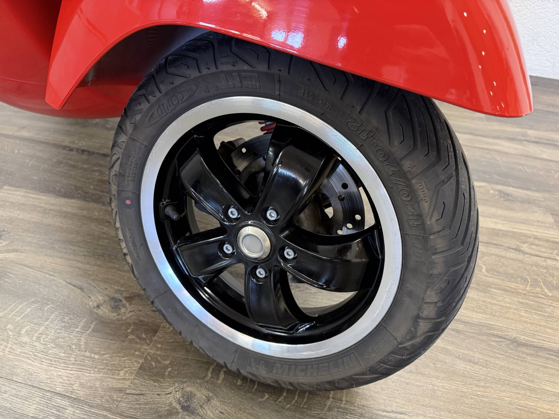 PIAGGIO Vespa GTS 300 i.e. ABS/ASR-image-5