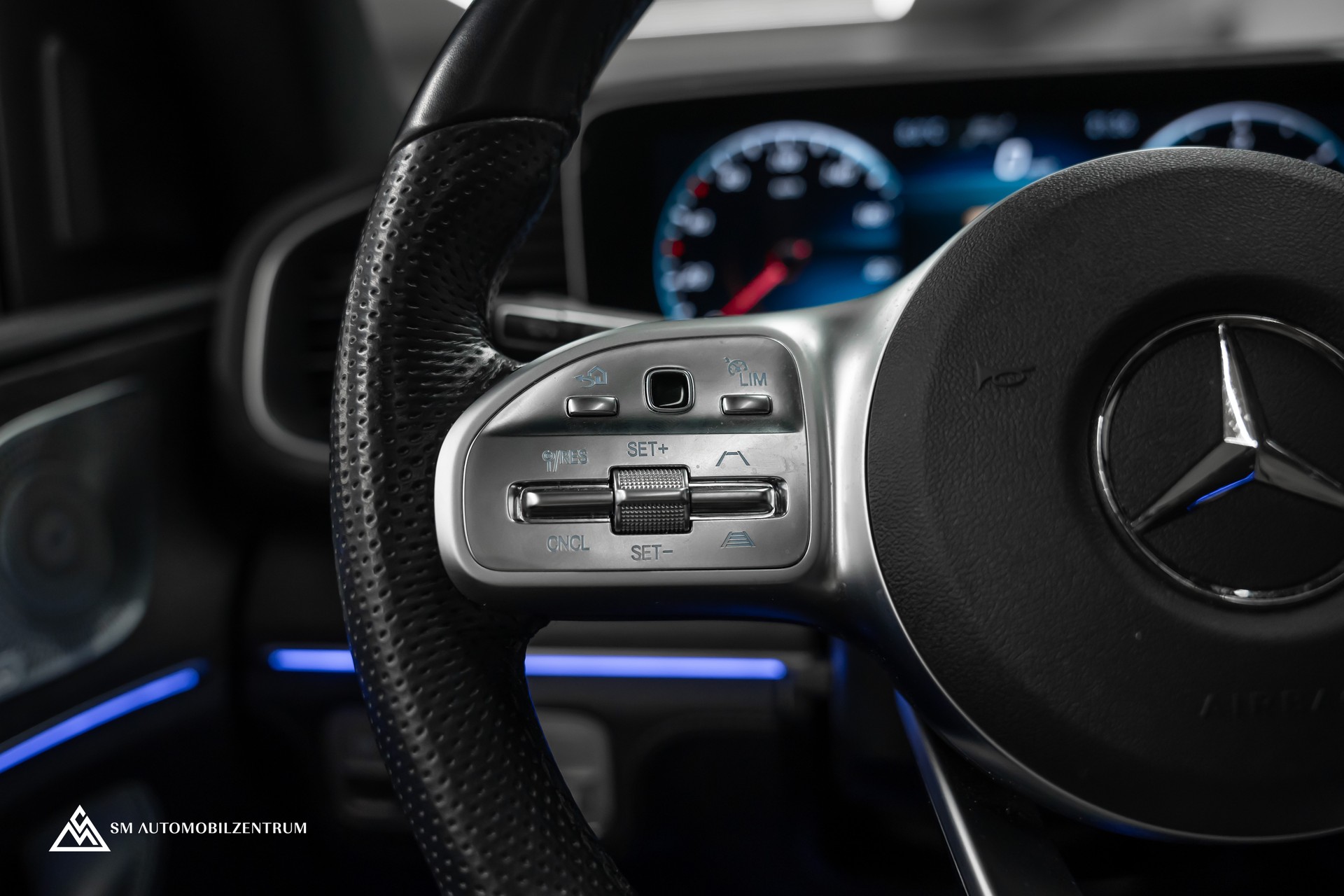 MERCEDES-BENZ GLE 350 d AMG Line 4matic / Head-Up / Panorama / Burmester-image-28