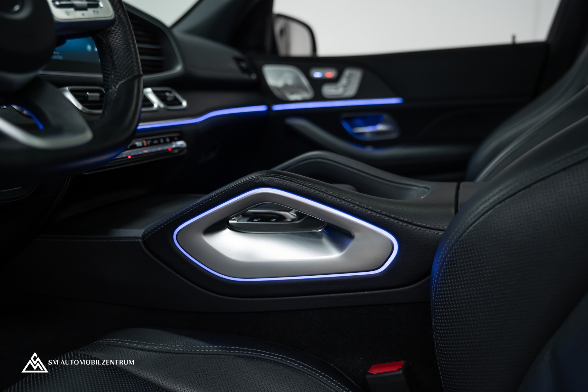 MERCEDES-BENZ GLE 350 d AMG Line 4matic / Head-Up / Panorama / Burmester-image-25