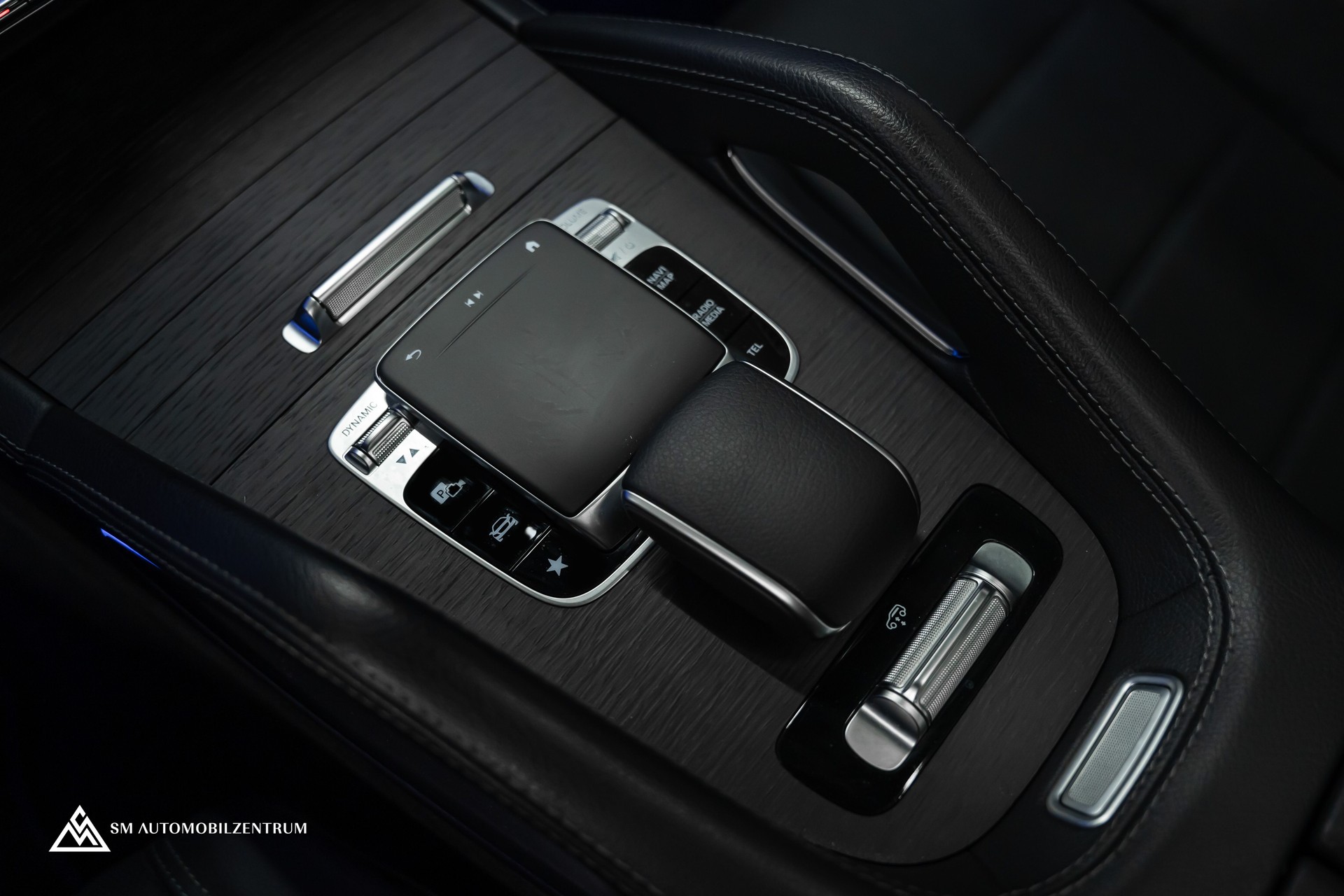 MERCEDES-BENZ GLE 350 d AMG Line 4matic / Head-Up / Panorama / Burmester-image-31