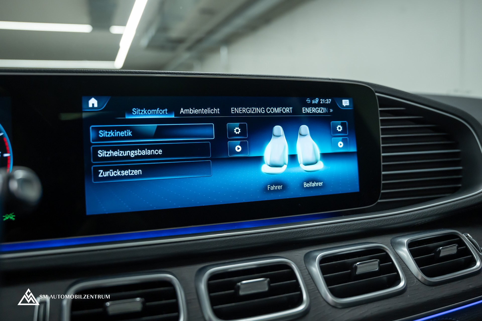 MERCEDES-BENZ GLE 350 d AMG Line 4matic / Head-Up / Panorama / Burmester-image-36