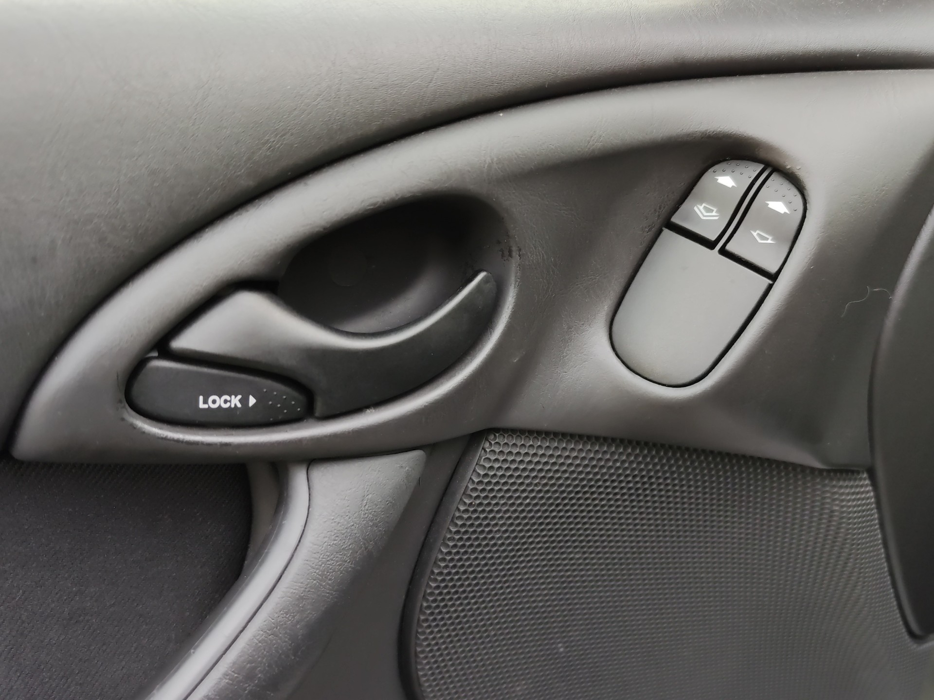 FORD Focus 1.6i 16V Carving-image-14