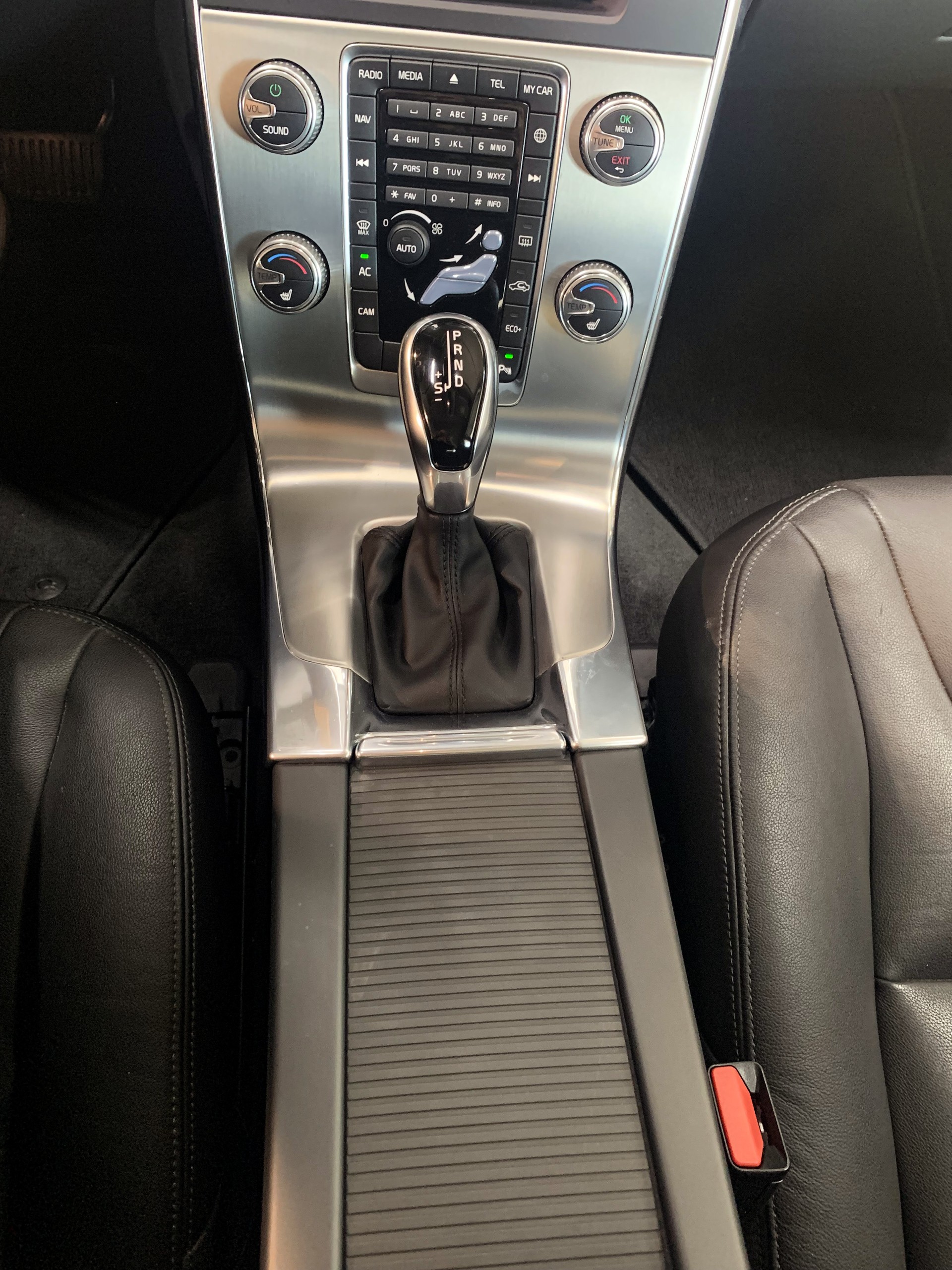 VOLVO V60 D3 Summum Geartronic-image-22