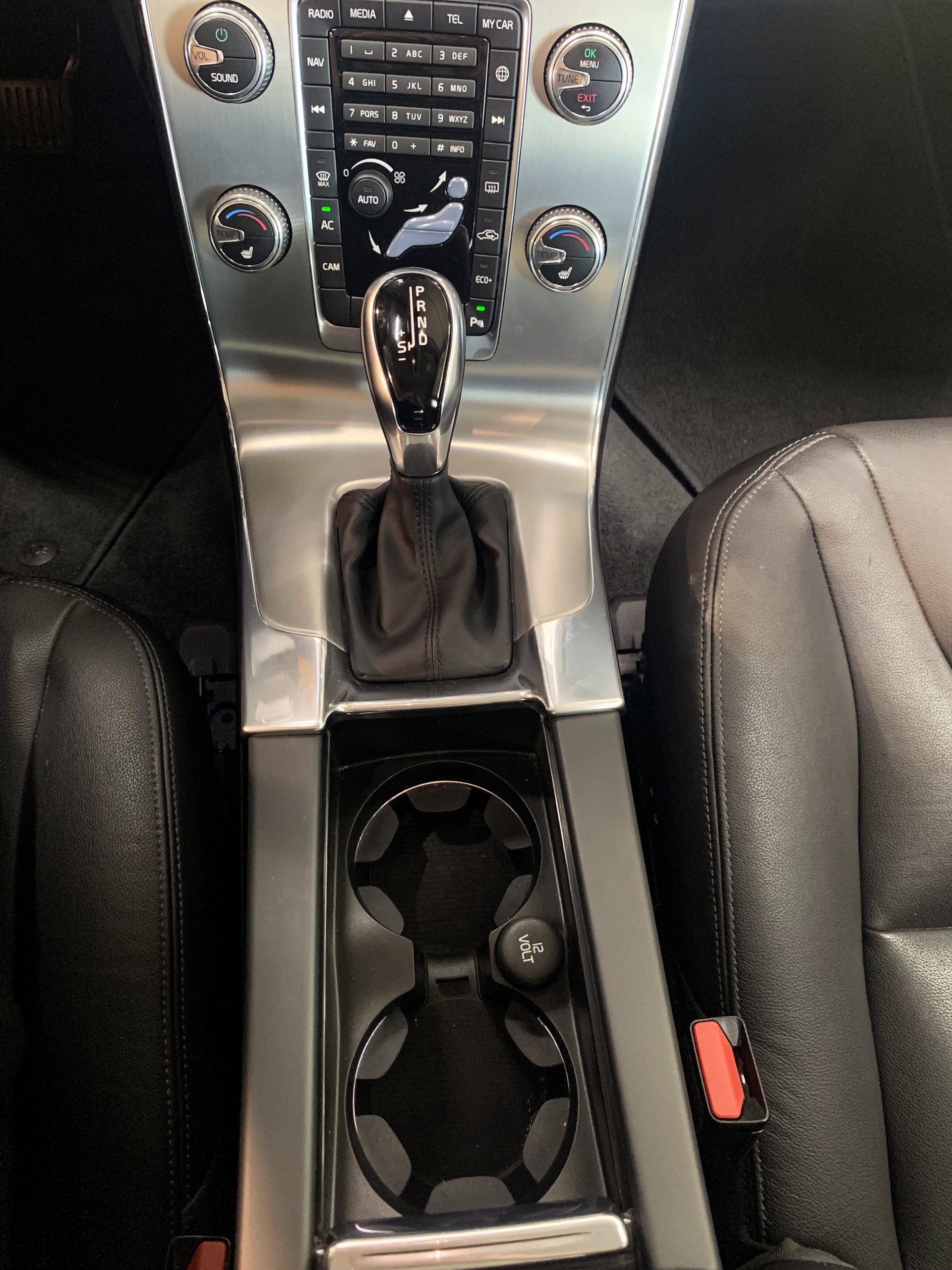 VOLVO V60 D3 Summum Geartronic-image-19