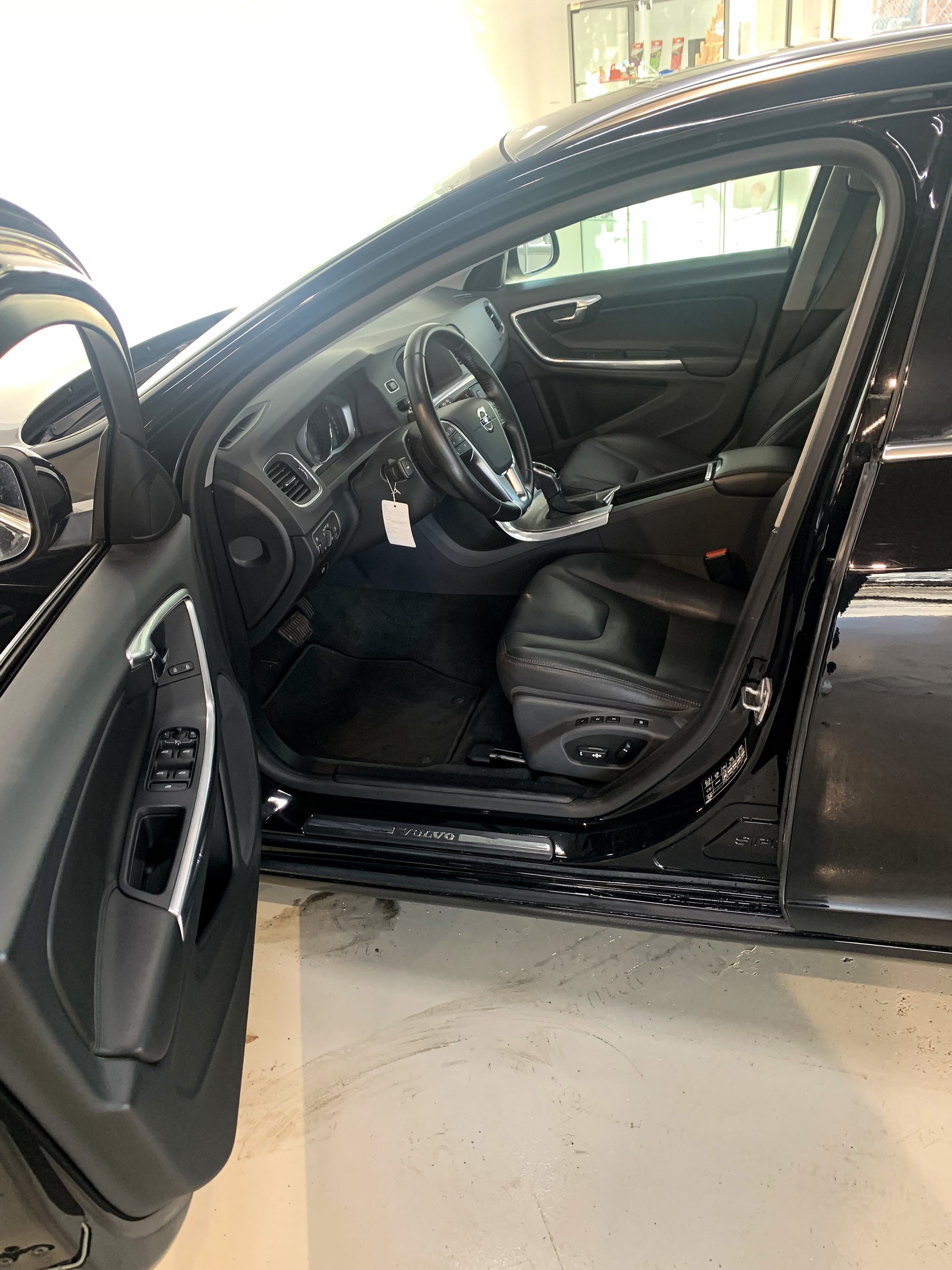 VOLVO V60 D3 Summum Geartronic-image-10