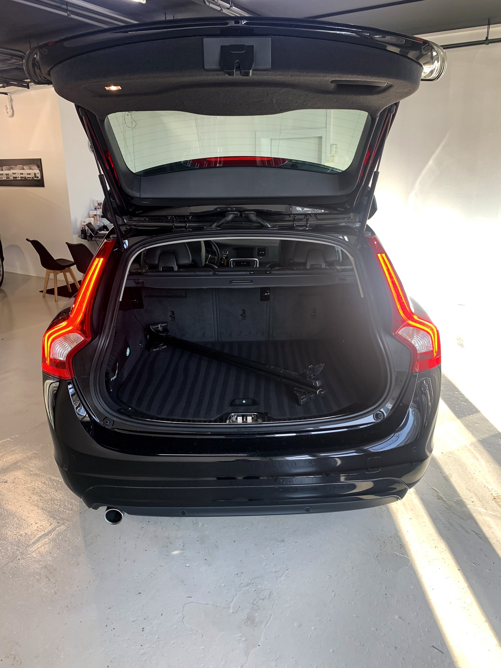 VOLVO V60 D3 Summum Geartronic-image-9