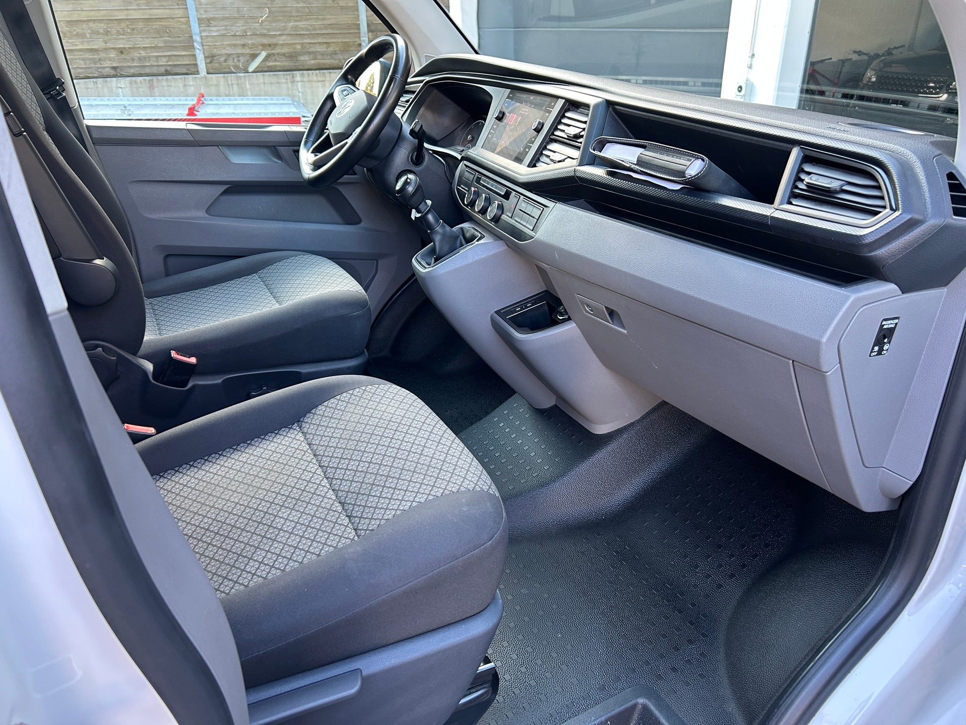 VW T6.1 Caravelle 2.0 TDI Trendline 4Motion-image-9