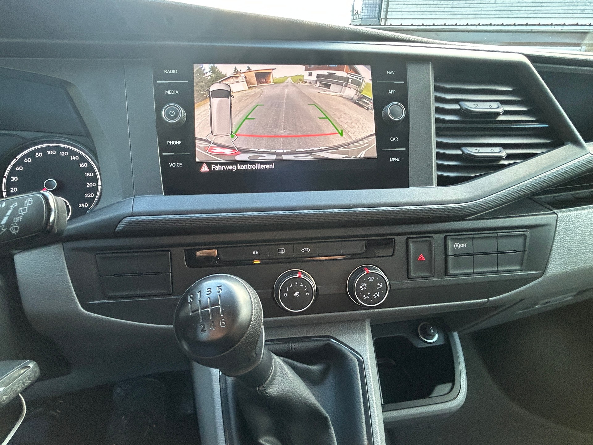 VW T6.1 Caravelle 2.0 TDI Trendline 4Motion-image-11