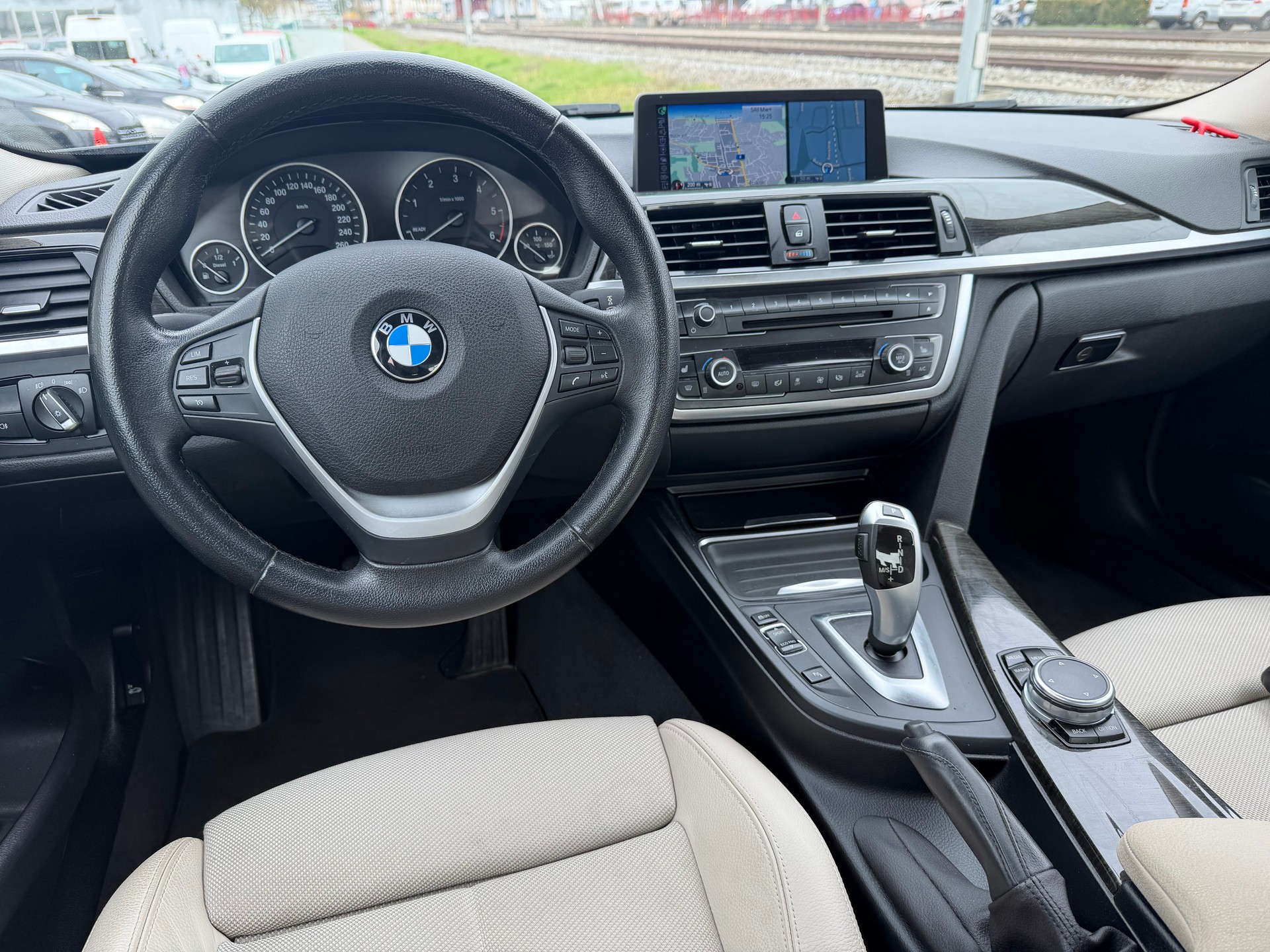 BMW 320d xDrive Luxury Line Steptronic-image-9