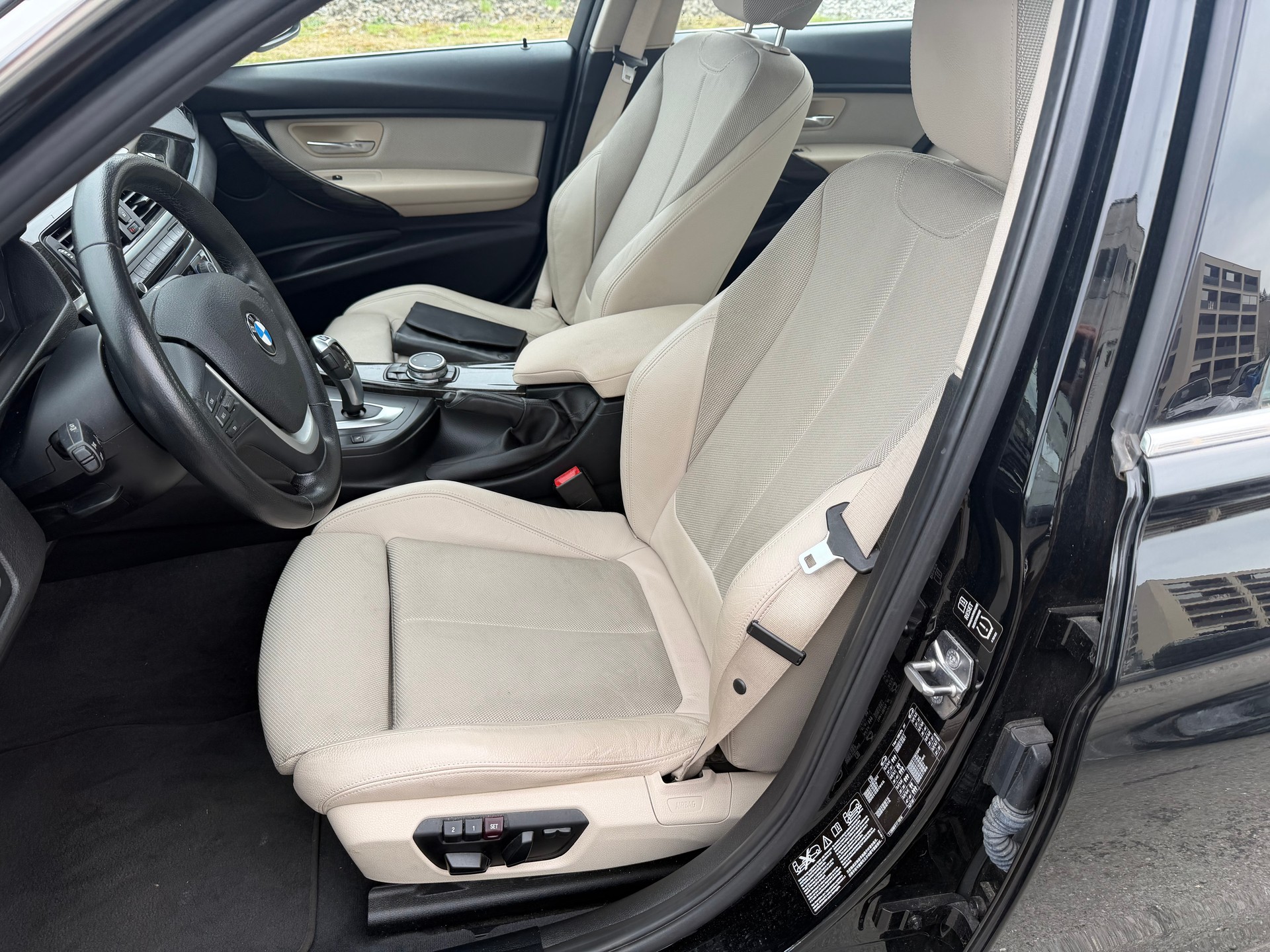 BMW 320d xDrive Luxury Line Steptronic-image-10