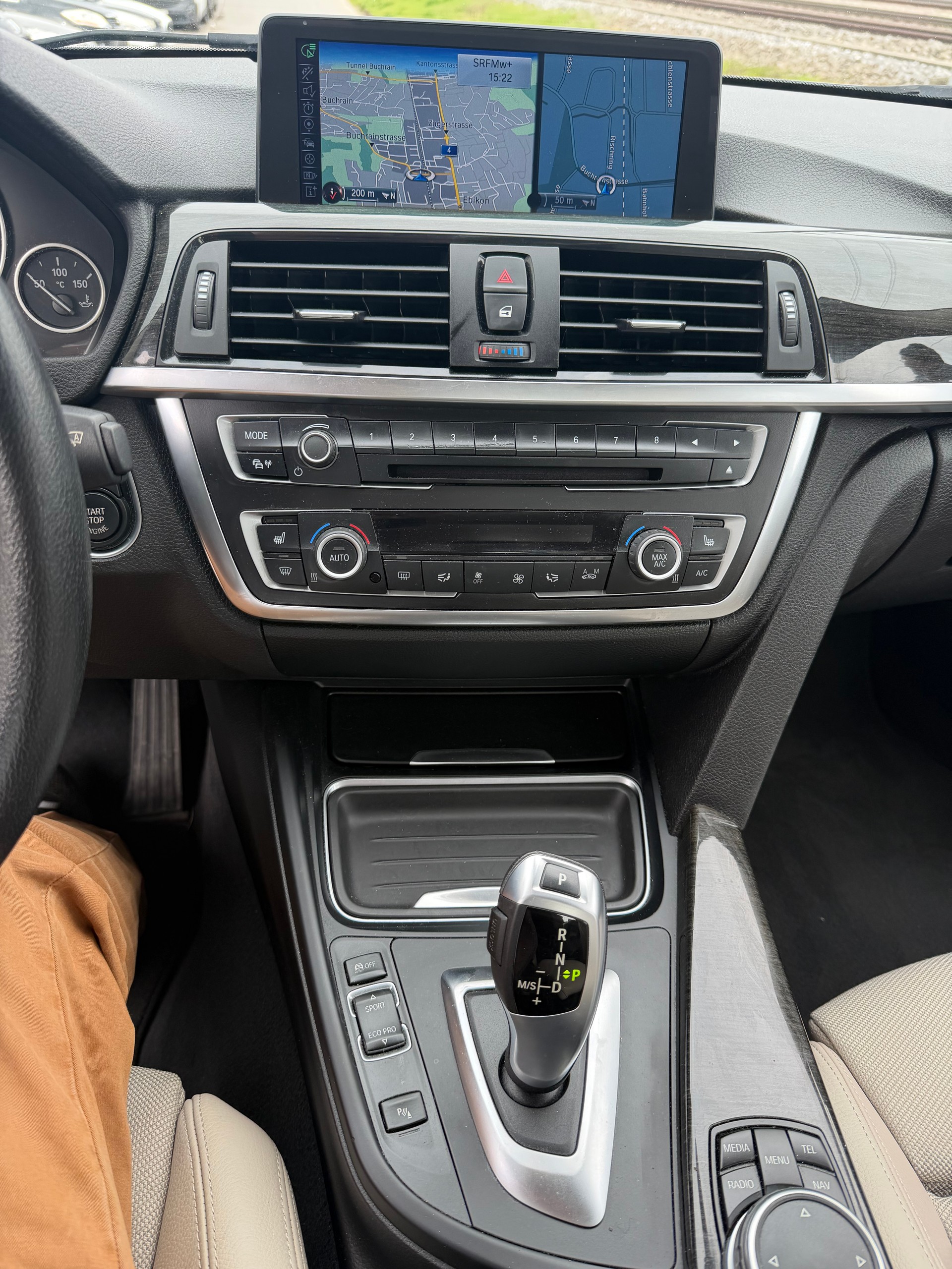 BMW 320d xDrive Luxury Line Steptronic-image-6