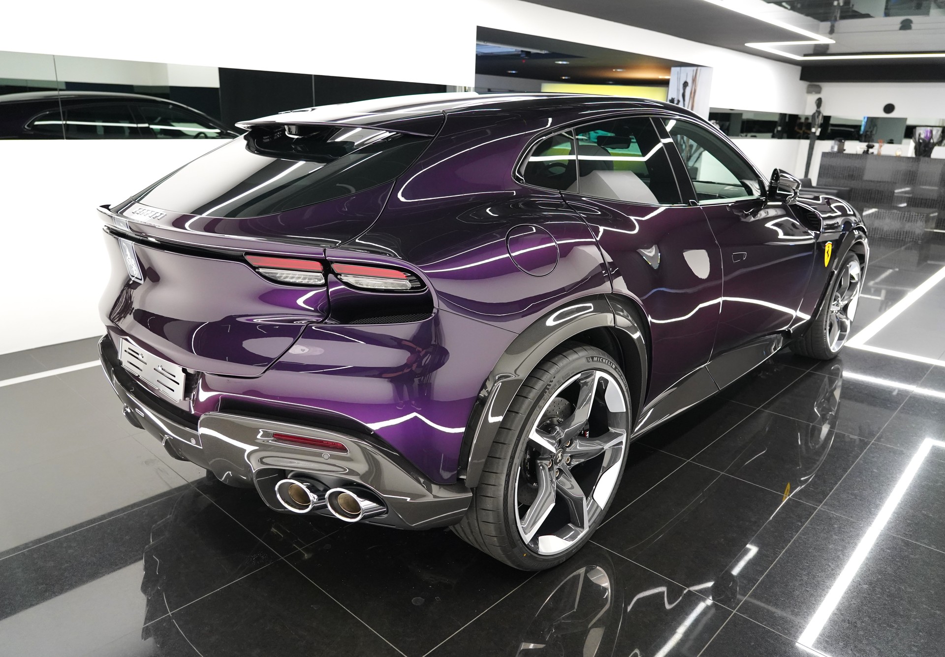 FERRARI Purosangue 6.5 V12-showroom-element-3