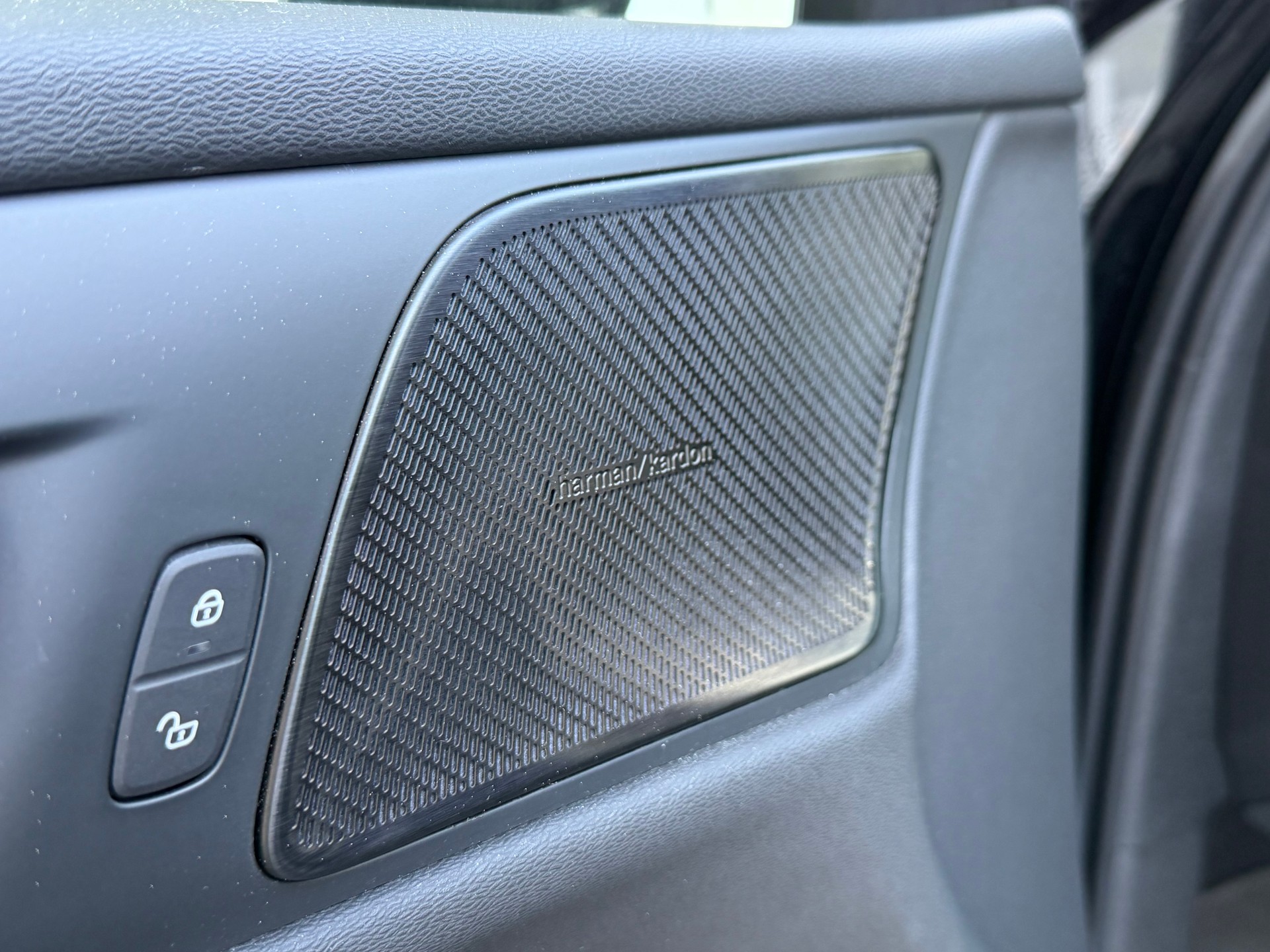 VOLVO V60 T6 eAWD Momentum Geartronic-image-10