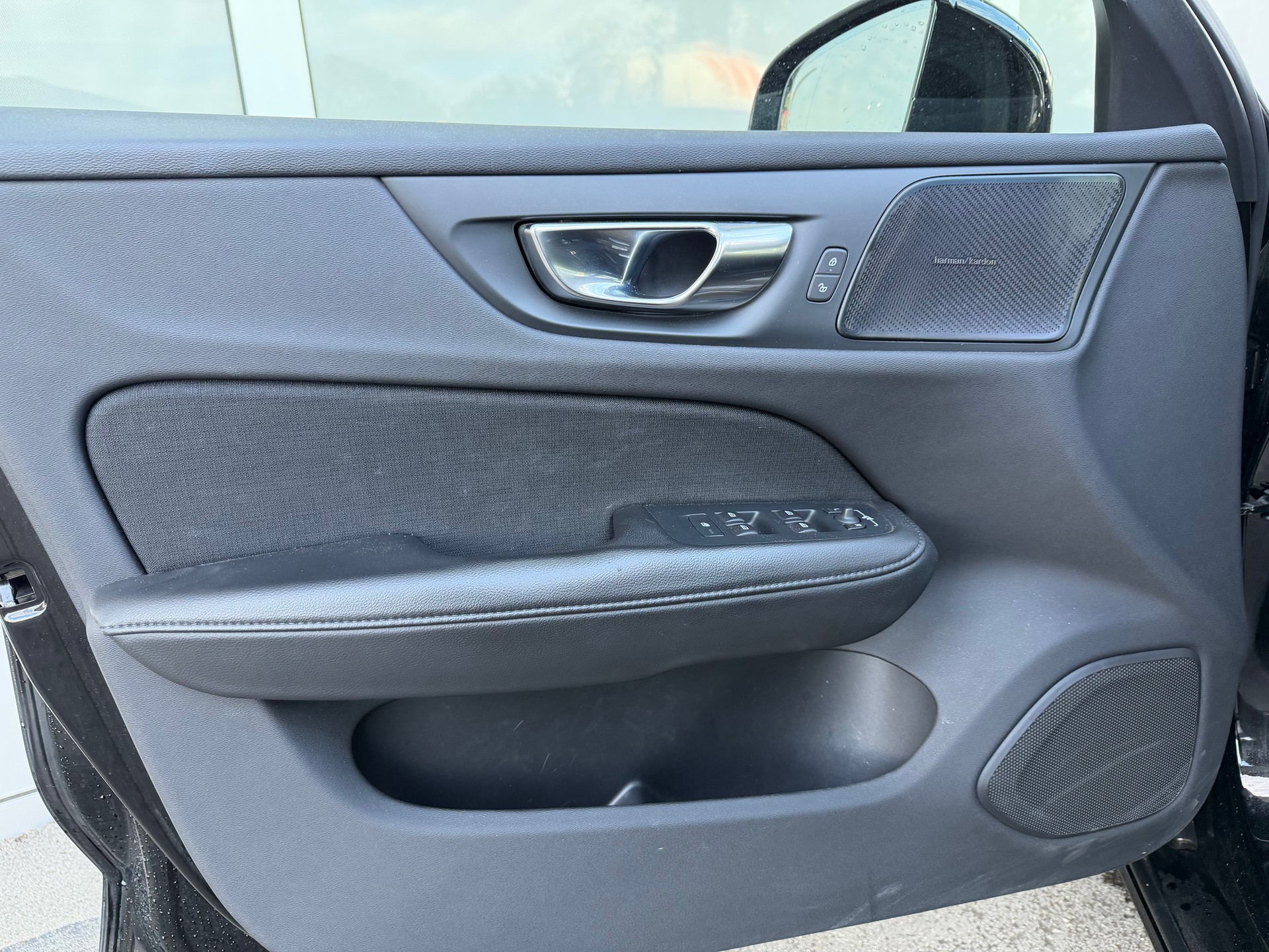 VOLVO V60 T6 eAWD Momentum Geartronic-image-9