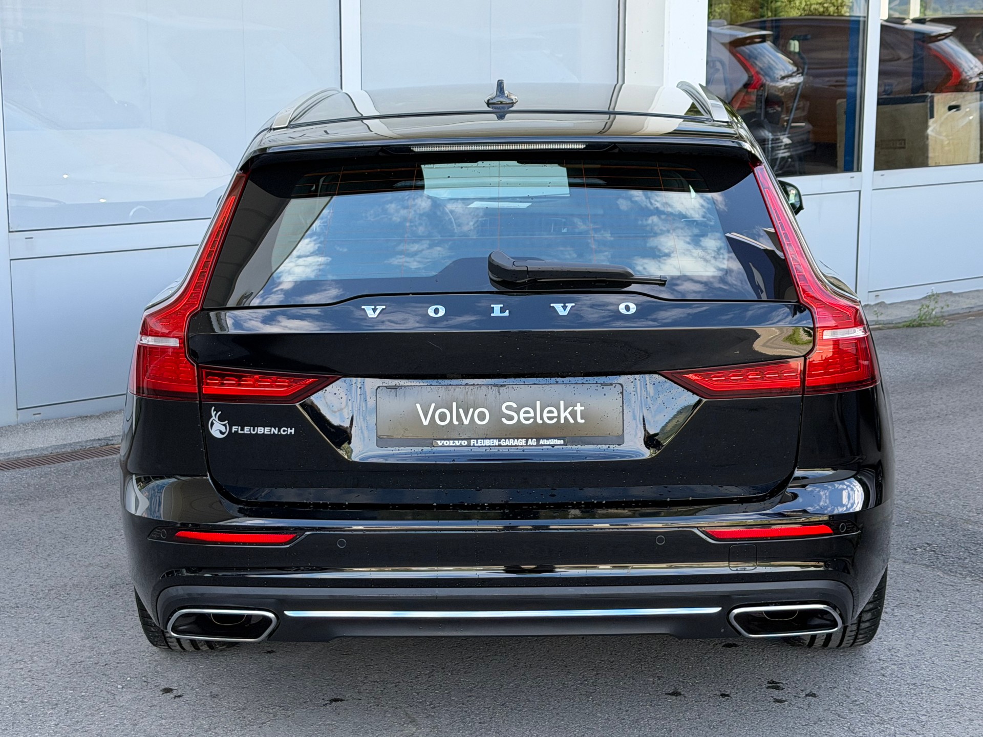 VOLVO V60 T6 eAWD Momentum Geartronic-image-23