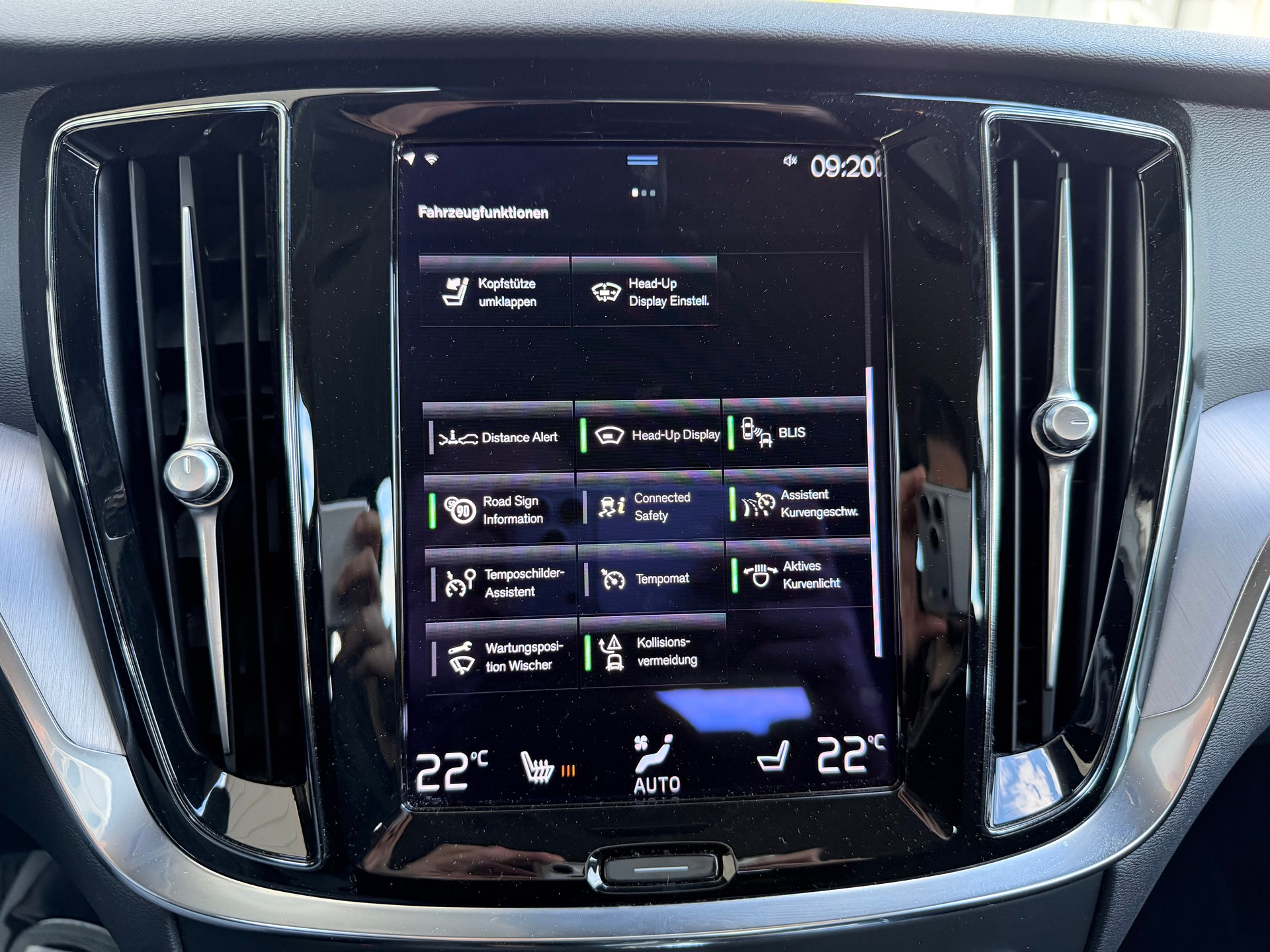 VOLVO V60 T6 eAWD Momentum Geartronic-image-16