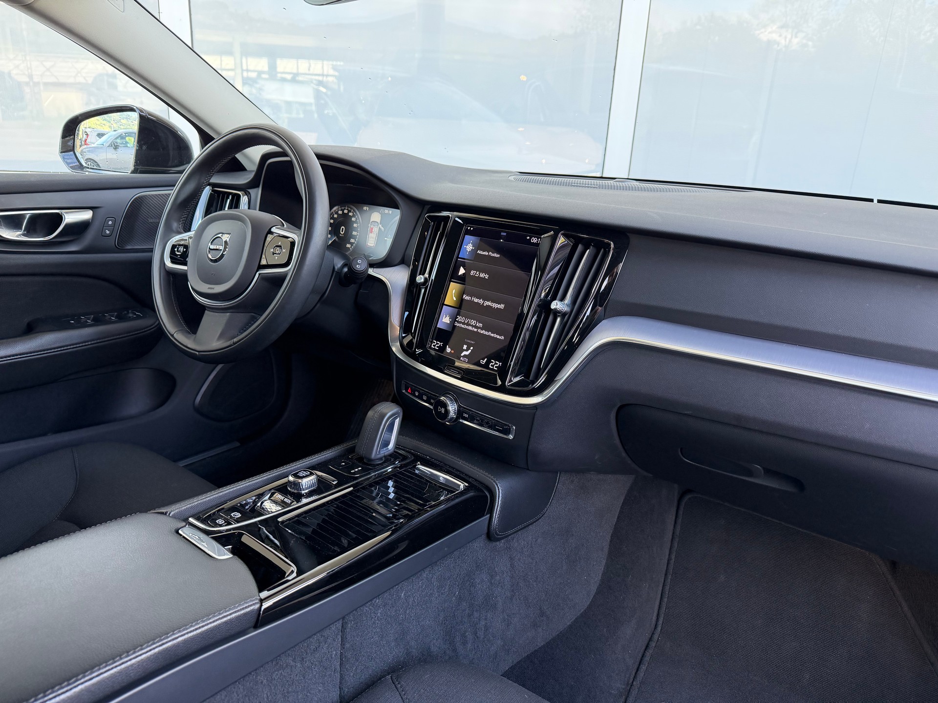 VOLVO V60 T6 eAWD Momentum Geartronic-showroom-element-2
