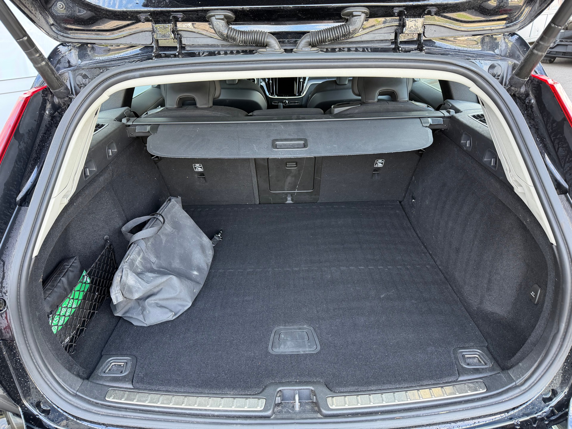 VOLVO V60 T6 eAWD Momentum Geartronic-image-21