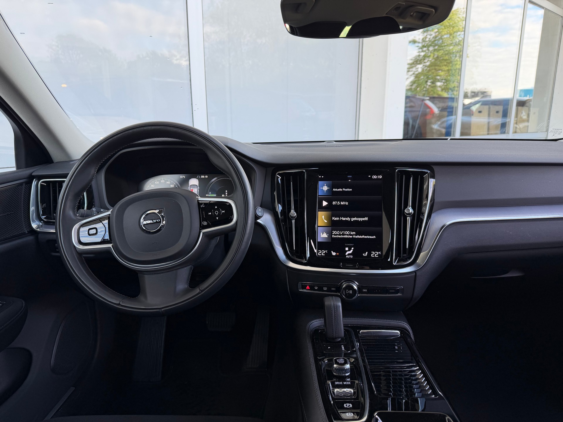 VOLVO V60 T6 eAWD Momentum Geartronic-image-6