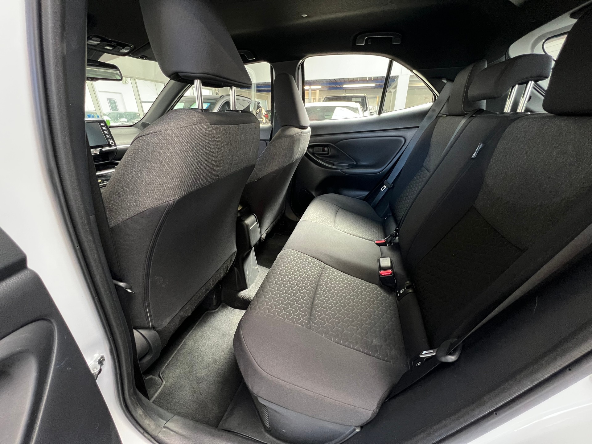 TOYOTA Yaris Cross 1.5 Trend e-CVT AWDi-image-8