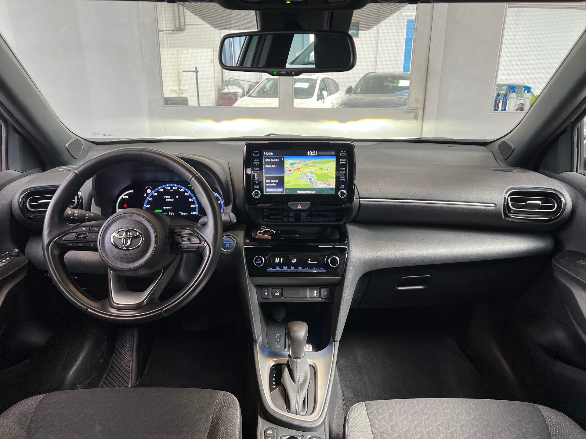 TOYOTA Yaris Cross 1.5 Trend e-CVT AWDi-image-4