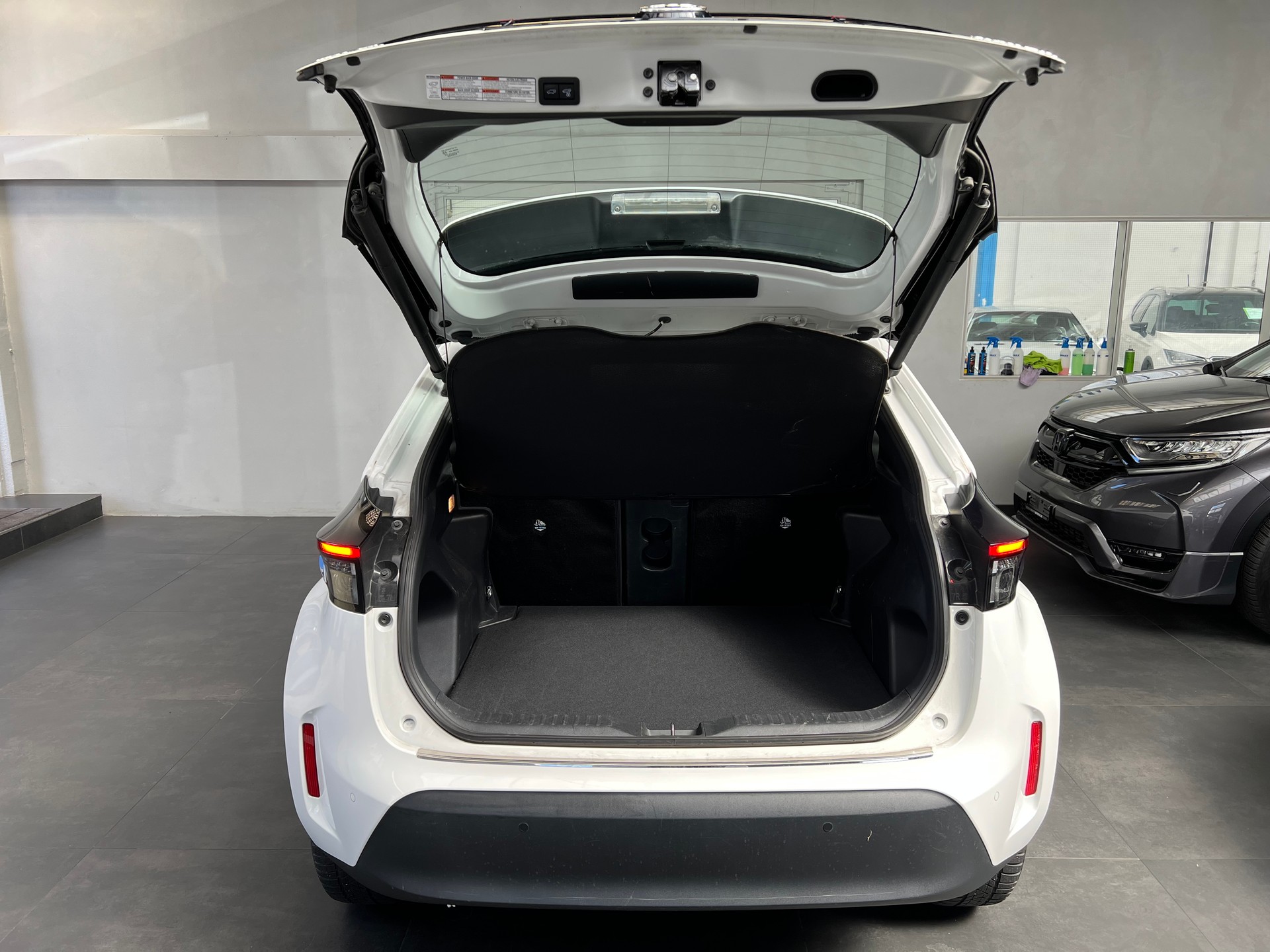 TOYOTA Yaris Cross 1.5 Trend e-CVT AWDi-image-9