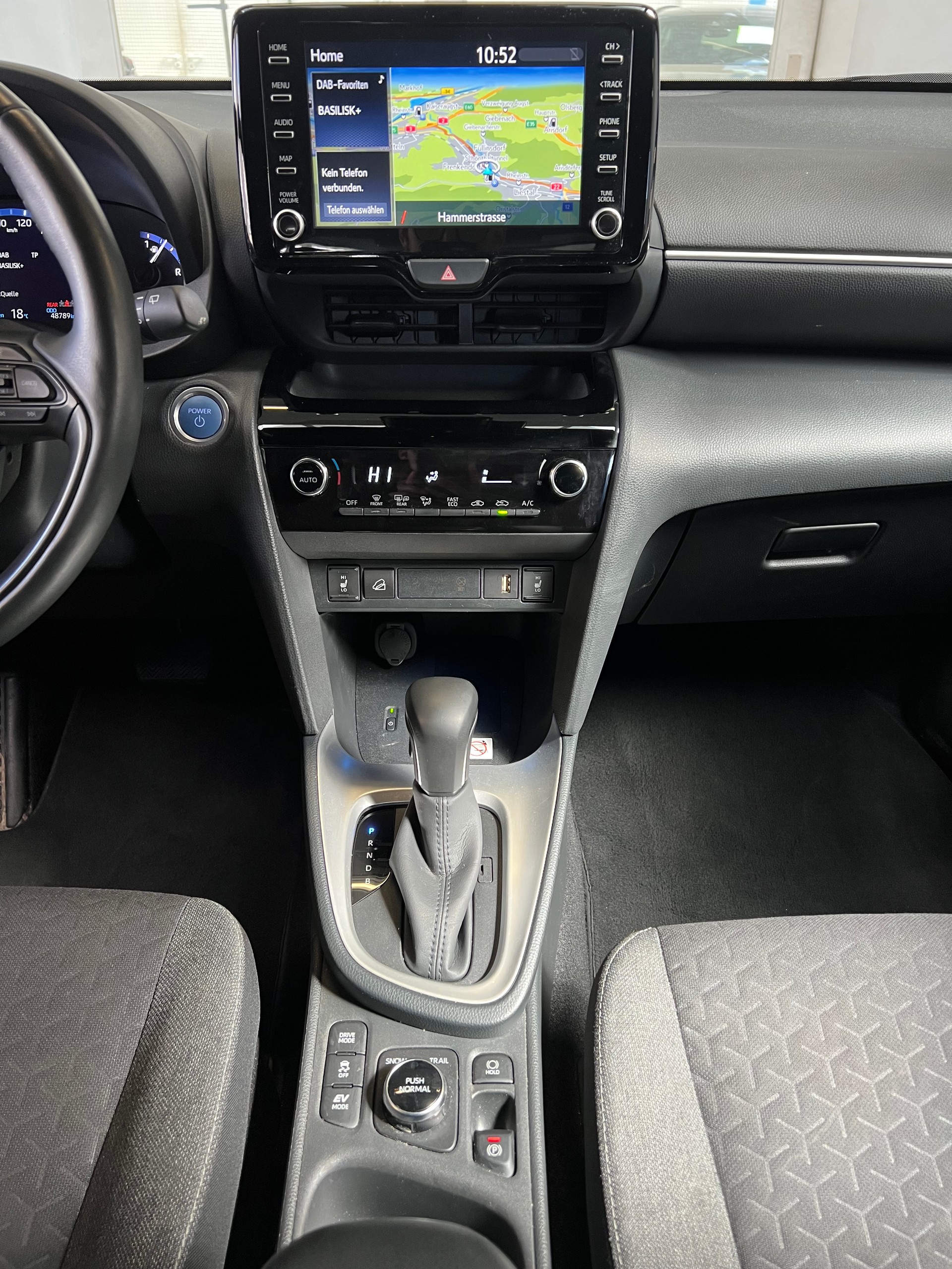 TOYOTA Yaris Cross 1.5 Trend e-CVT AWDi-image-5