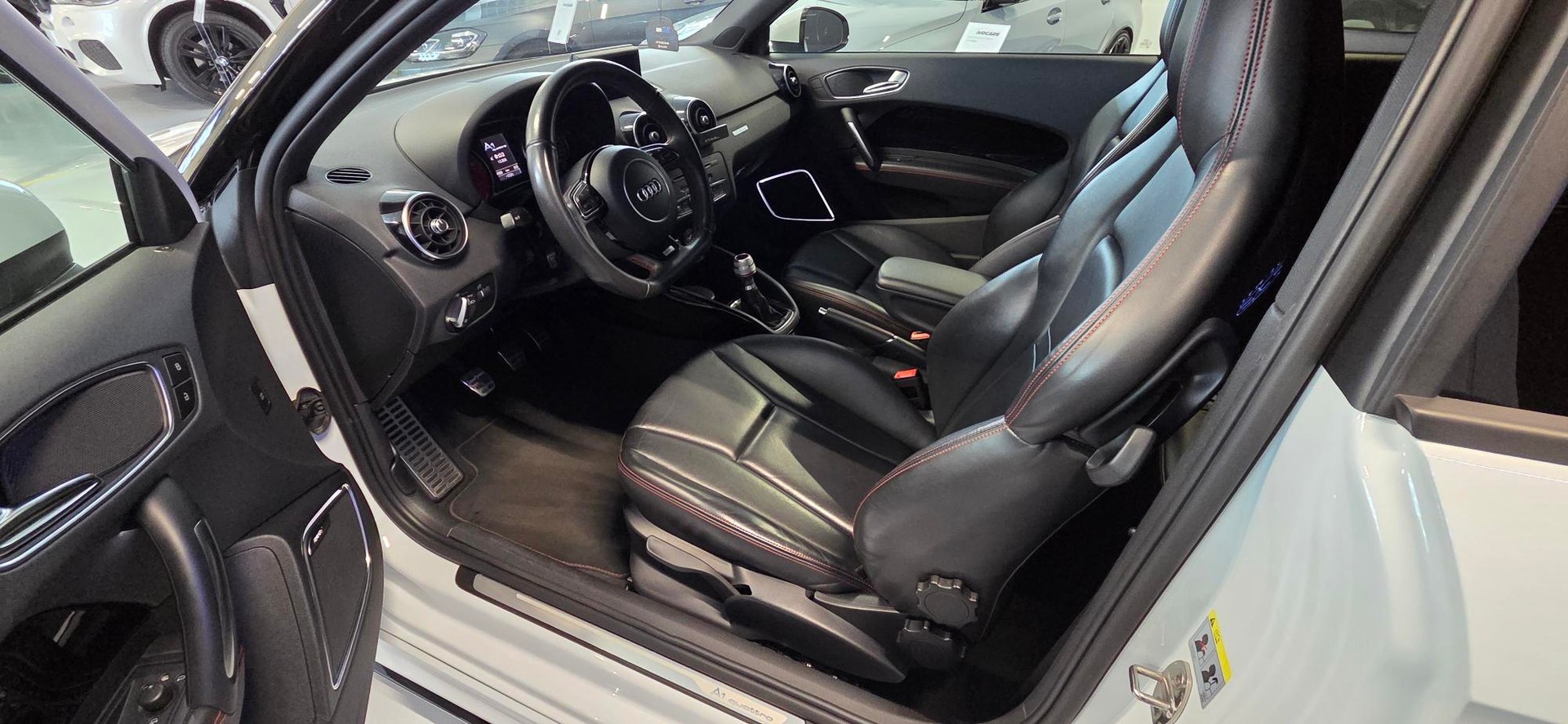 AUDI A1 2.0 TFSI Limited Edition quattro-image-6