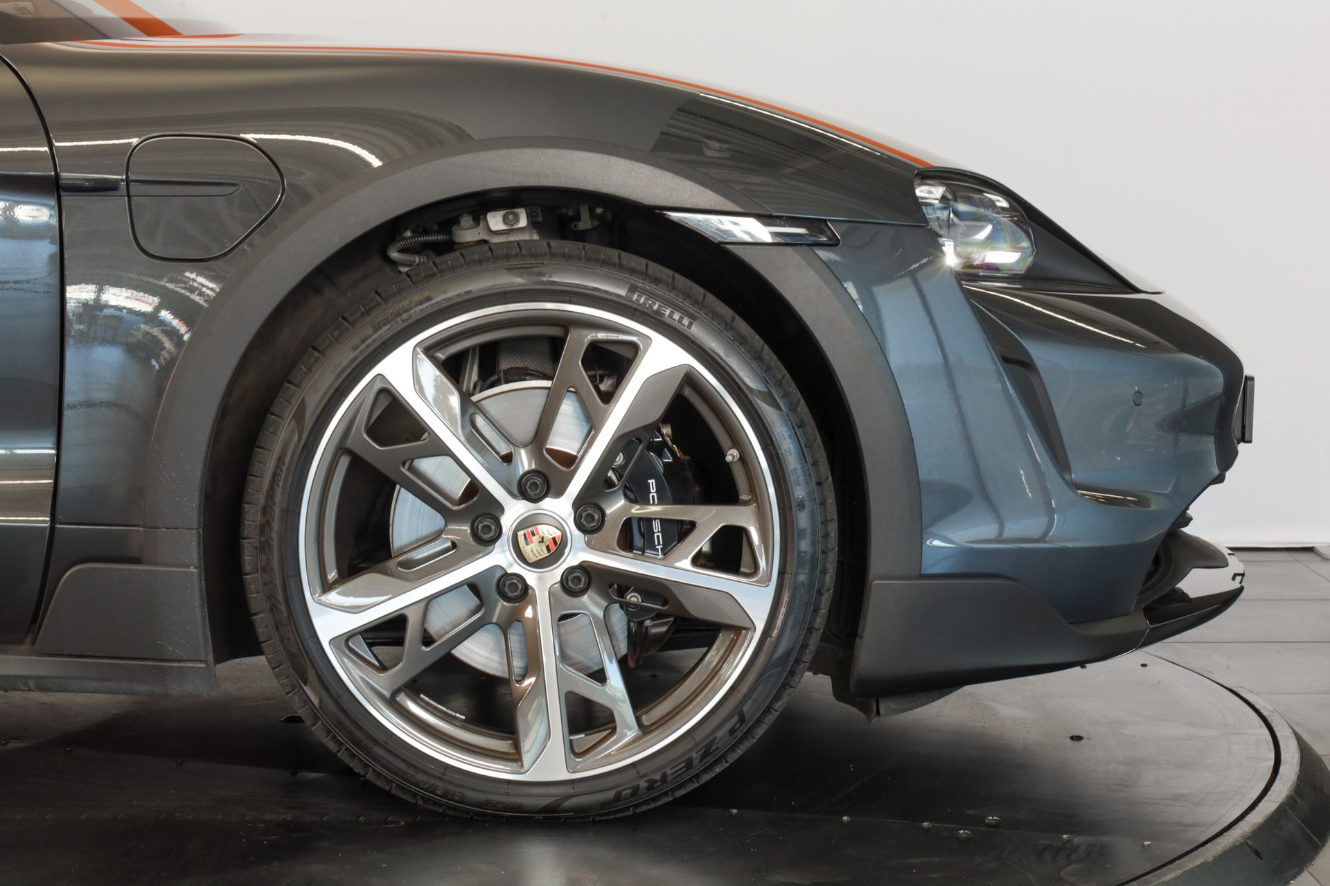 PORSCHE Taycan 4S Cross Turismo-image-7