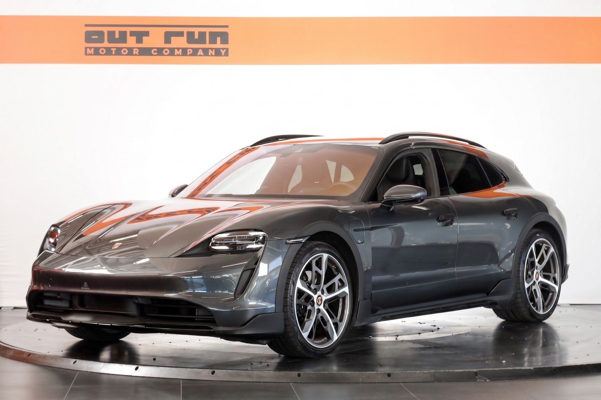 PORSCHE Taycan 4S Cross Turismo-image-16