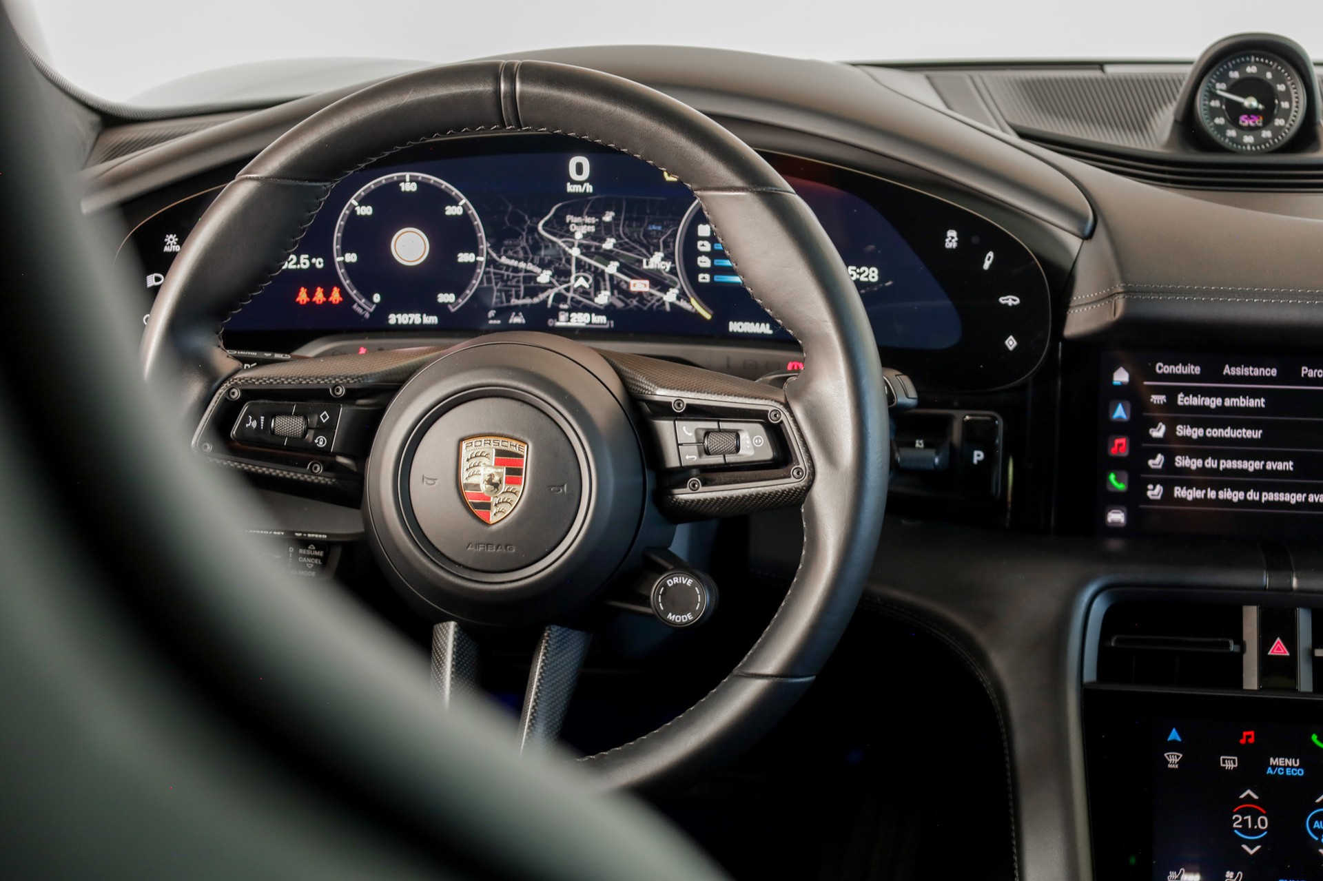 PORSCHE Taycan 4S Cross Turismo-image-14