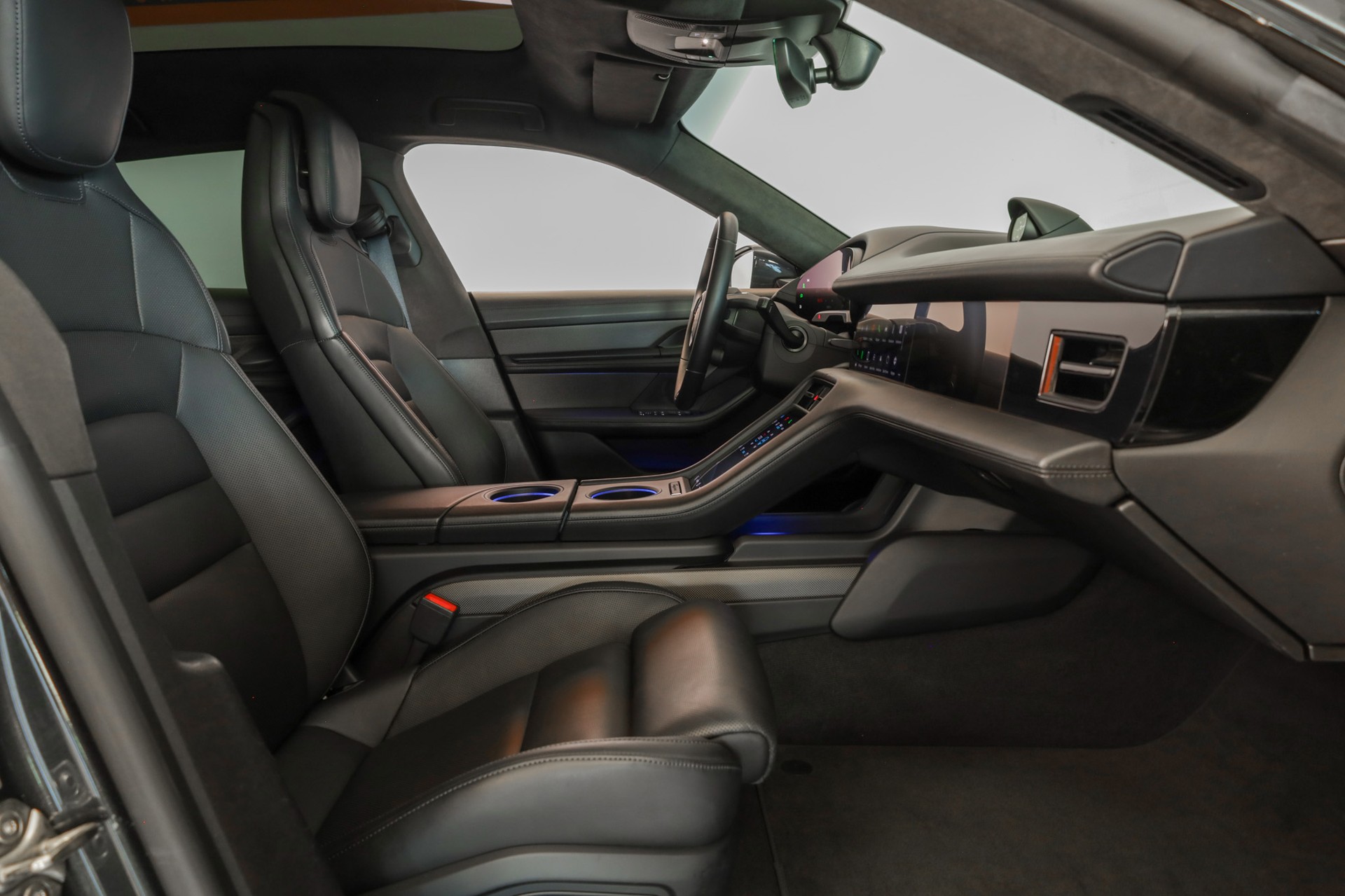 PORSCHE Taycan 4S Cross Turismo-image-10