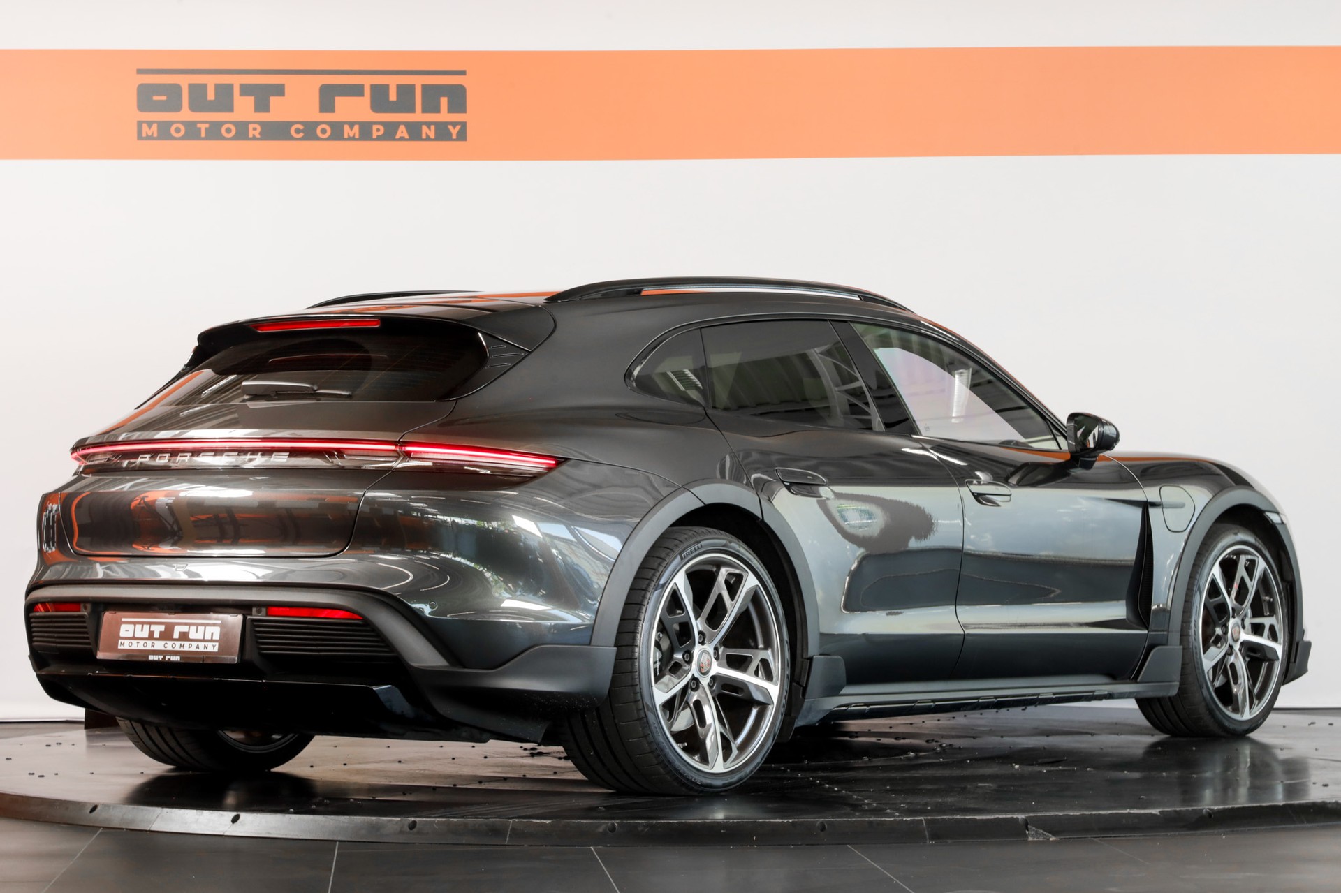 PORSCHE Taycan 4S Cross Turismo-image-6