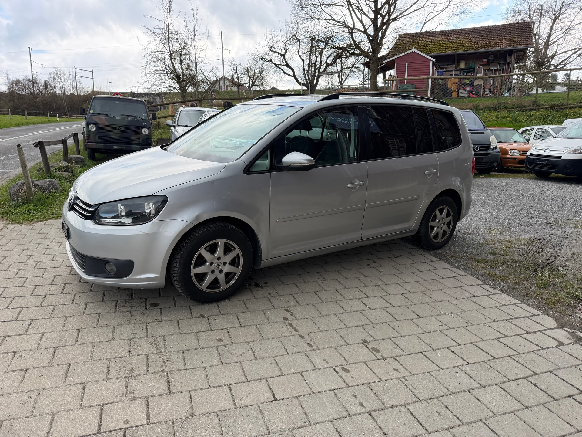 VW CrossTouran 1.6 TDI-image-3