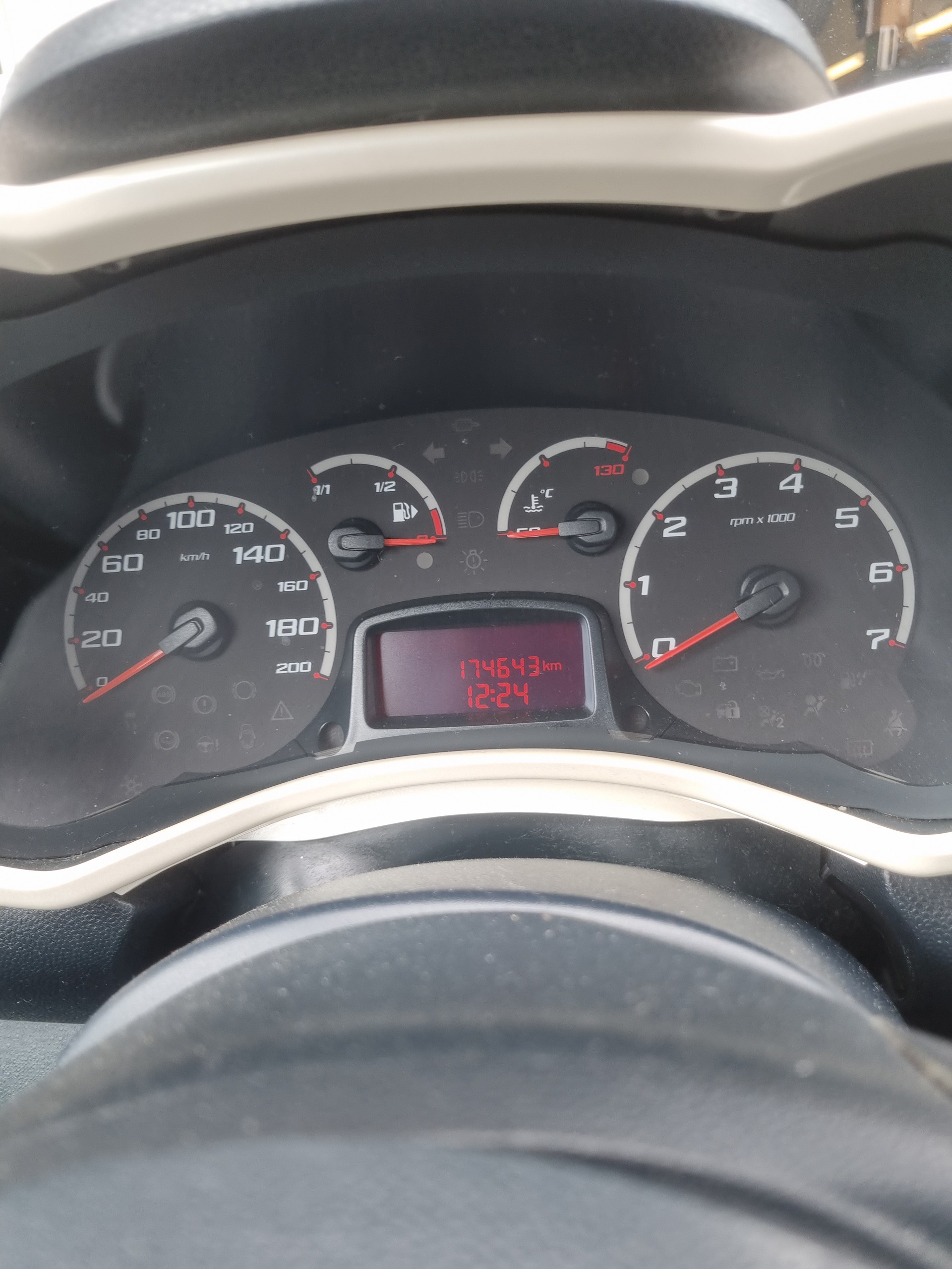 FORD KA 1.25 Titanium-image-9