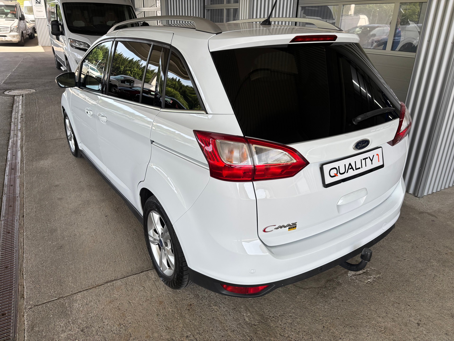 FORD Grand C-Max 2.0 TDCi Titanium mit AHK-showroom-element-2