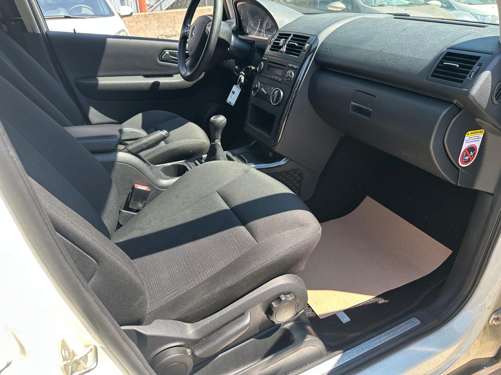 MERCEDES-BENZ A 170 Classic-image-8