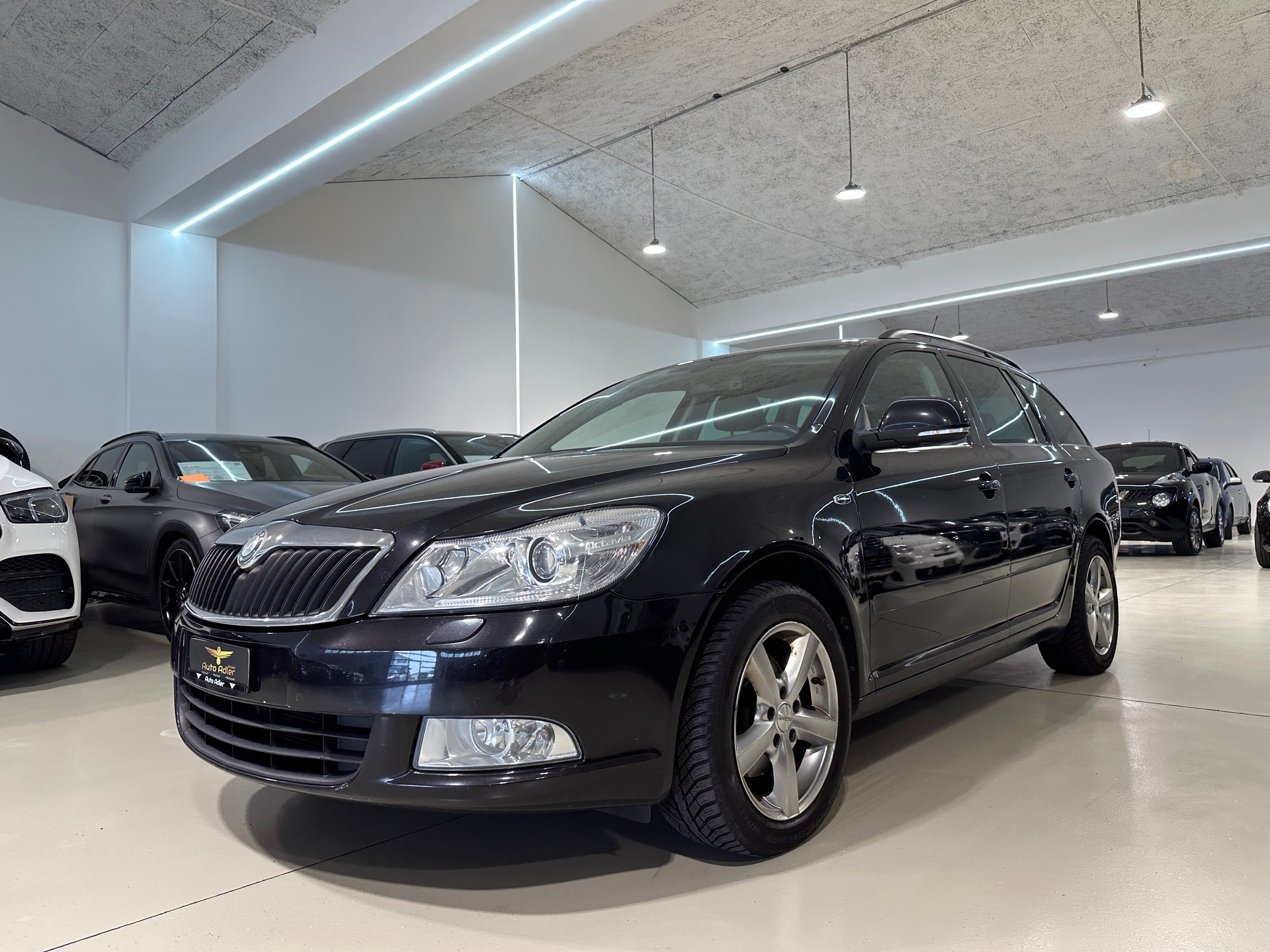 SKODA Octavia Combi 1.8 TSI Laurin & Klement 4x4-showroom-element-2