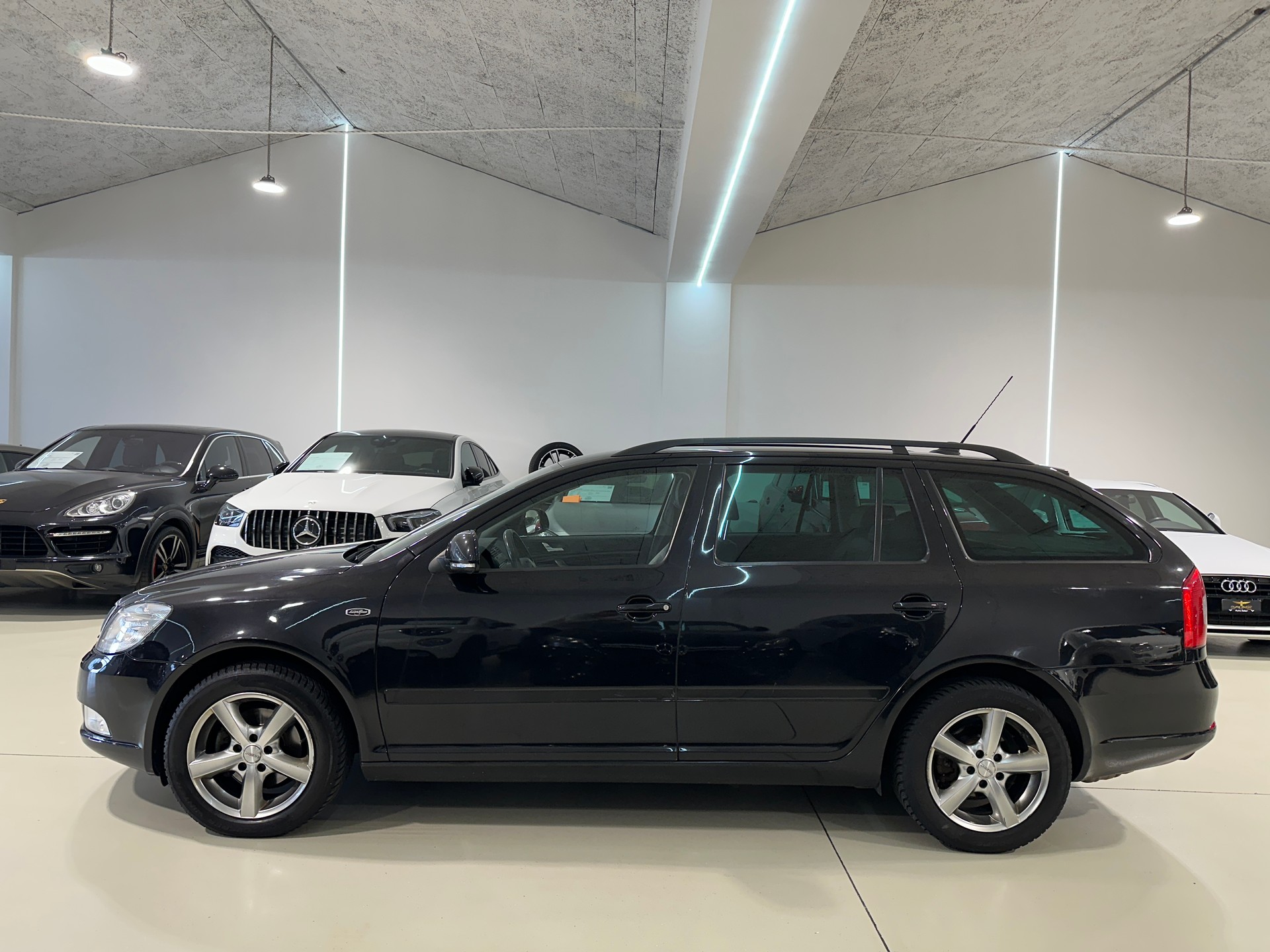 SKODA Octavia Combi 1.8 TSI Laurin & Klement 4x4-image-4