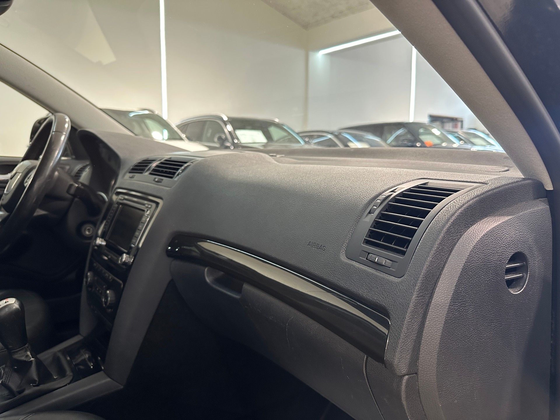 SKODA Octavia Combi 1.8 TSI Laurin & Klement 4x4-image-17