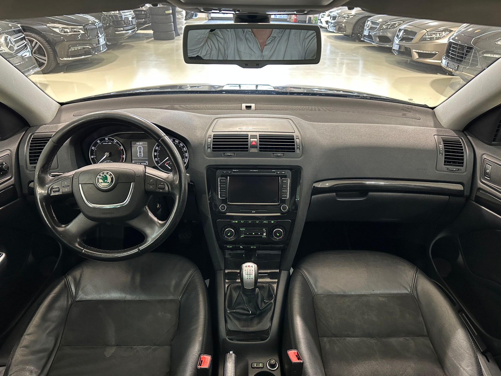 SKODA Octavia Combi 1.8 TSI Laurin & Klement 4x4-image-16