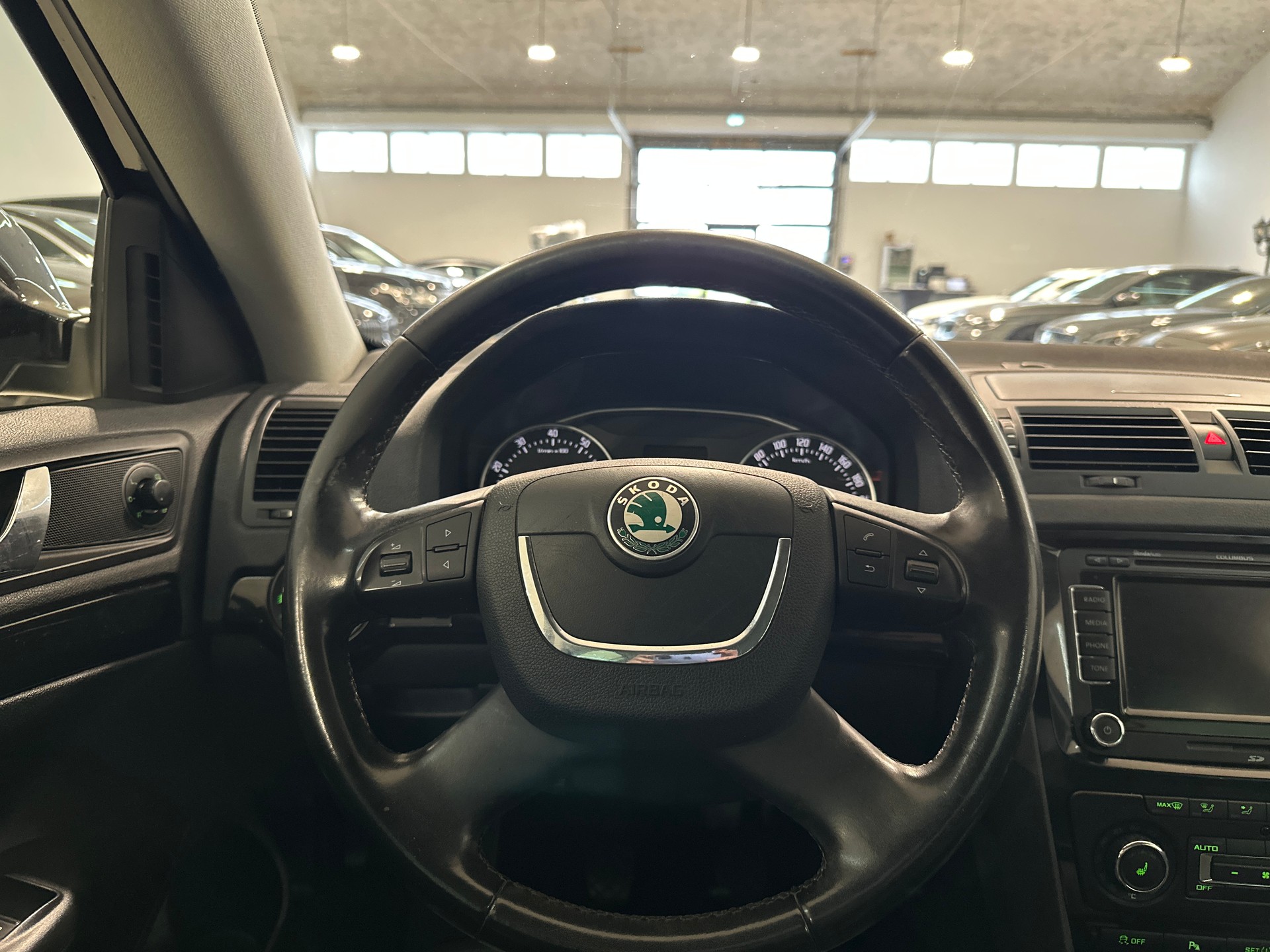 SKODA Octavia Combi 1.8 TSI Laurin & Klement 4x4-image-23