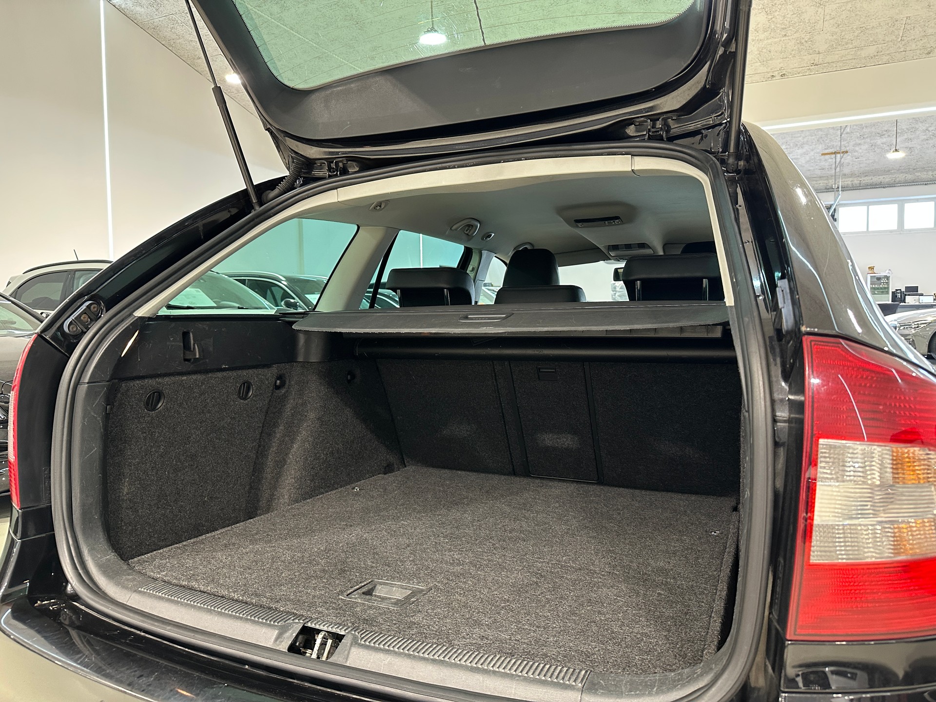 SKODA Octavia Combi 1.8 TSI Laurin & Klement 4x4-image-7