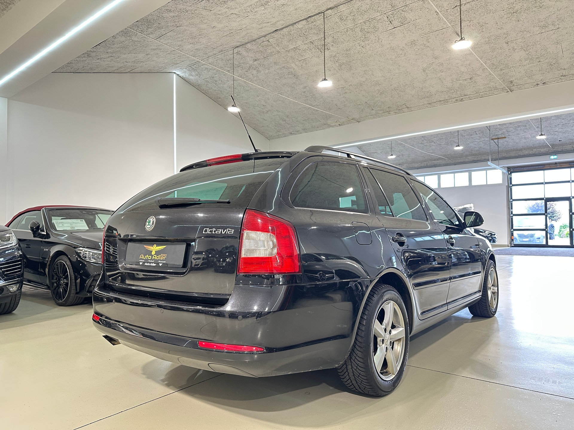 SKODA Octavia Combi 1.8 TSI Laurin & Klement 4x4-image-8